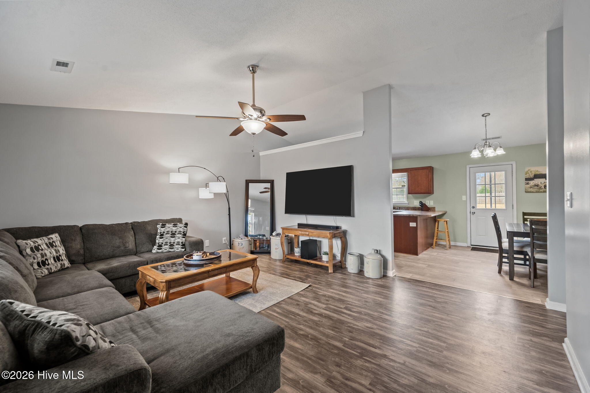 100547343 | Photo 11