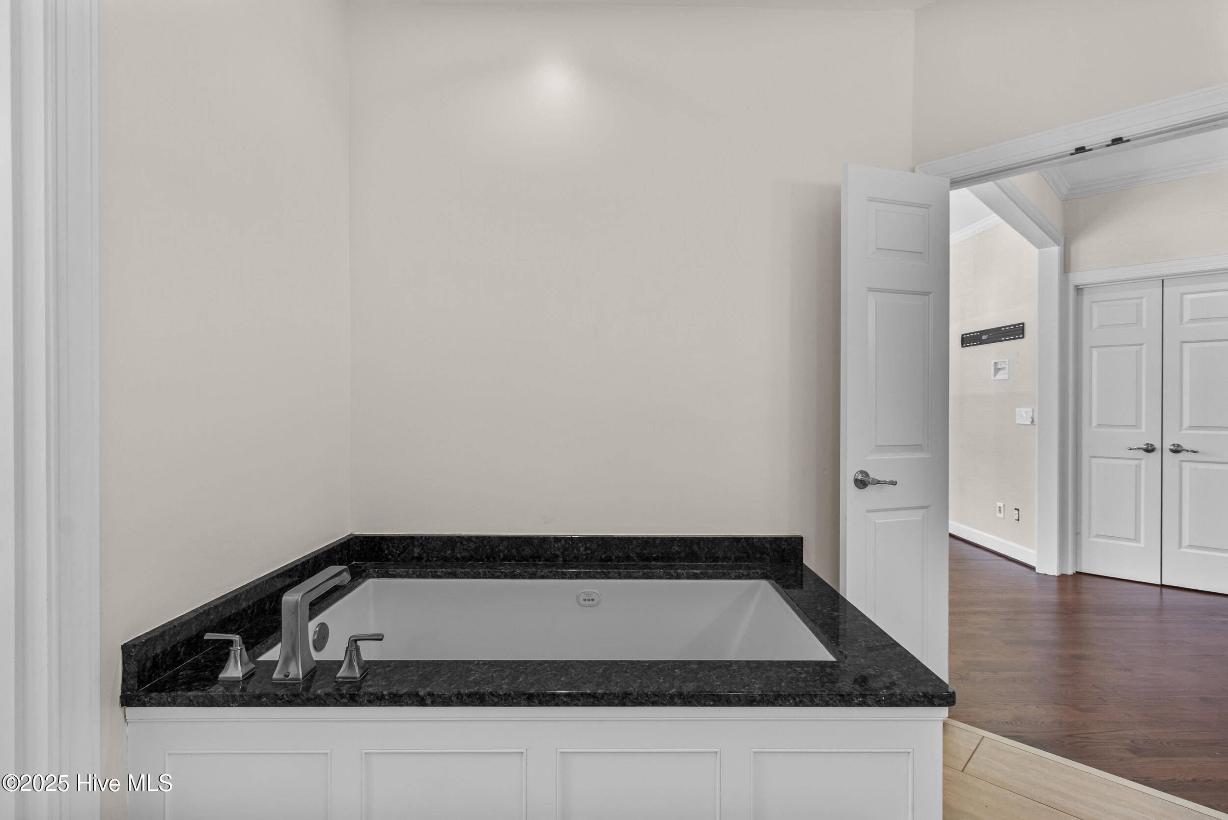 100538758 | Photo 28