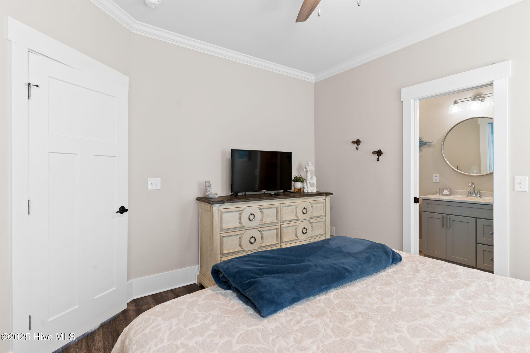 100486813 | Photo 25