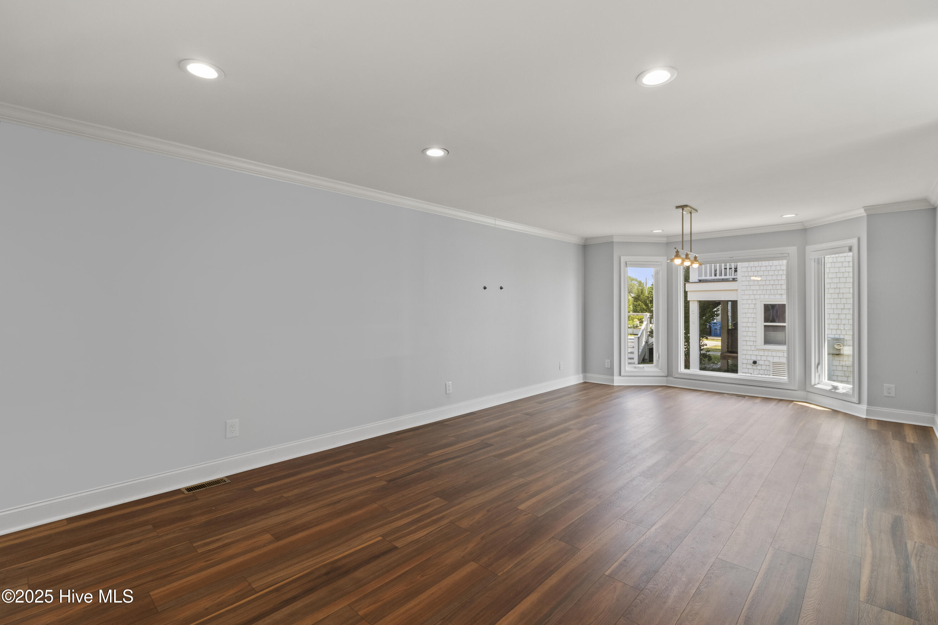 100503584 | Photo 54