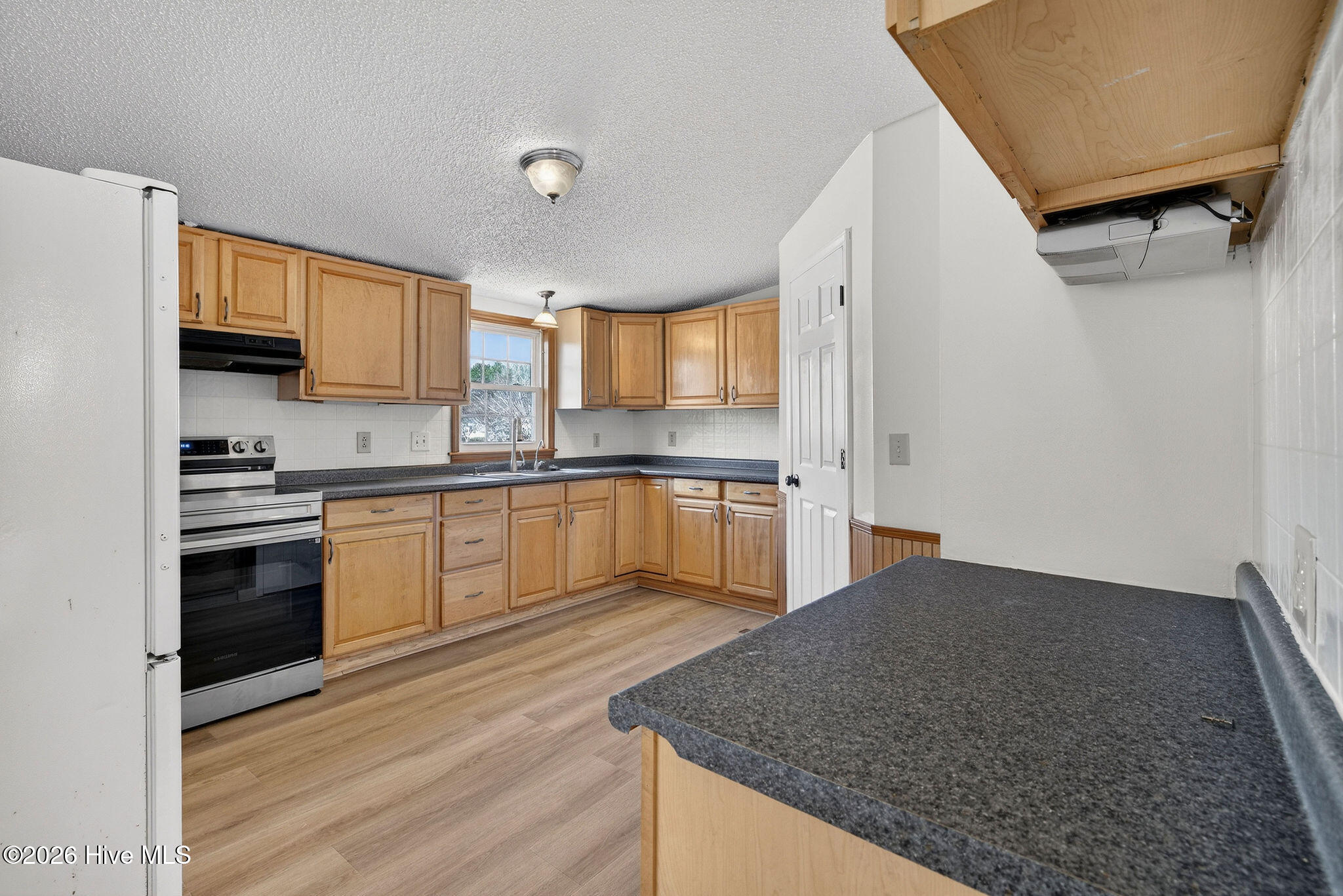 100548373 | Photo 13