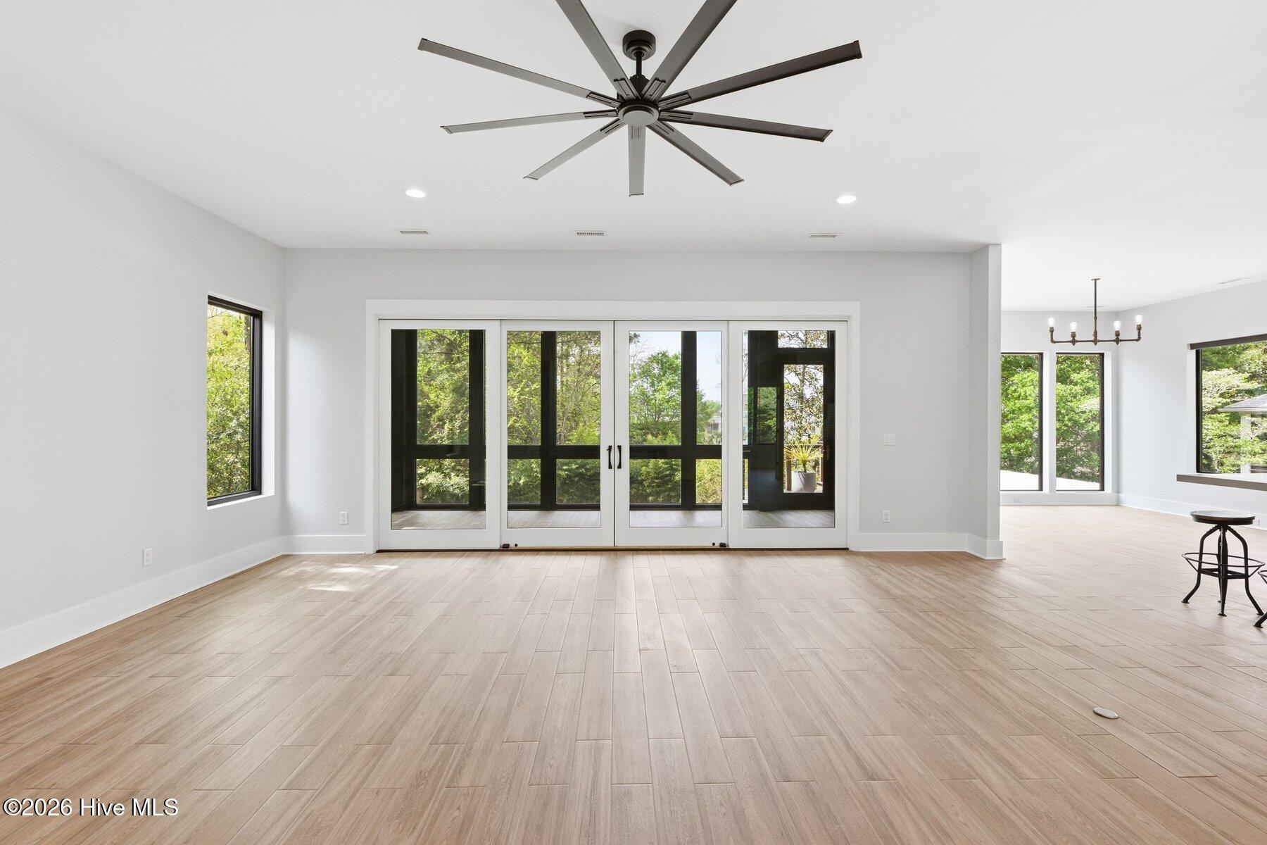 100566694 | Photo 18