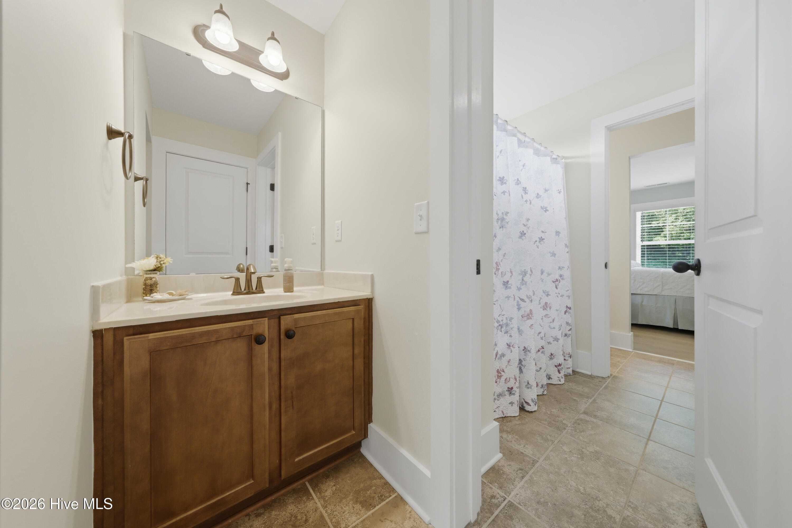 100569472 | Photo 43