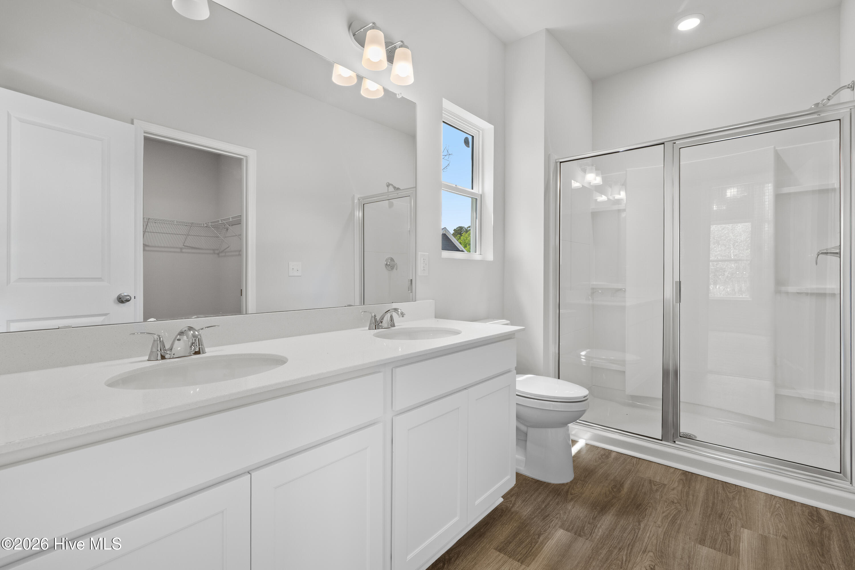 100554673 | Photo 26