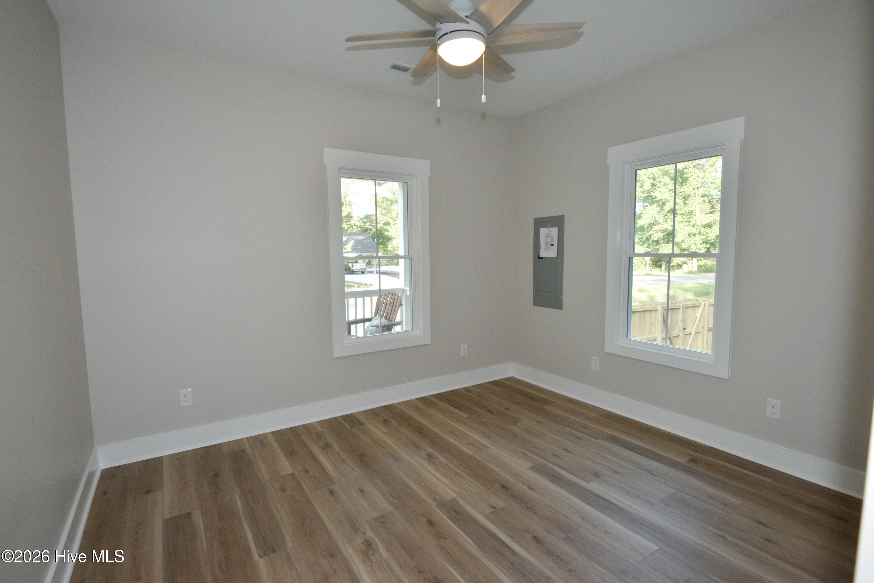 100569320 | Photo 42