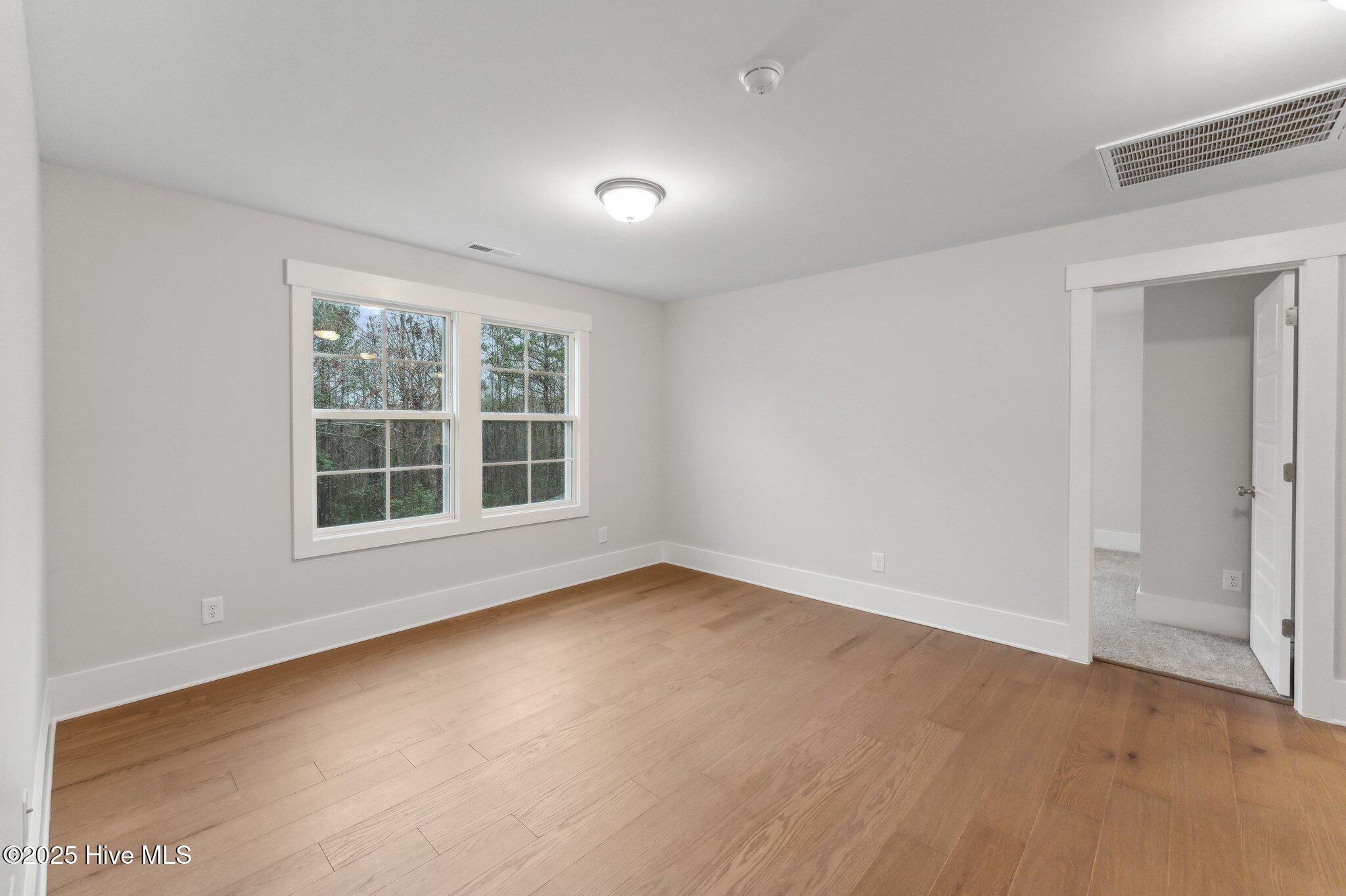 100534679 | Photo 18