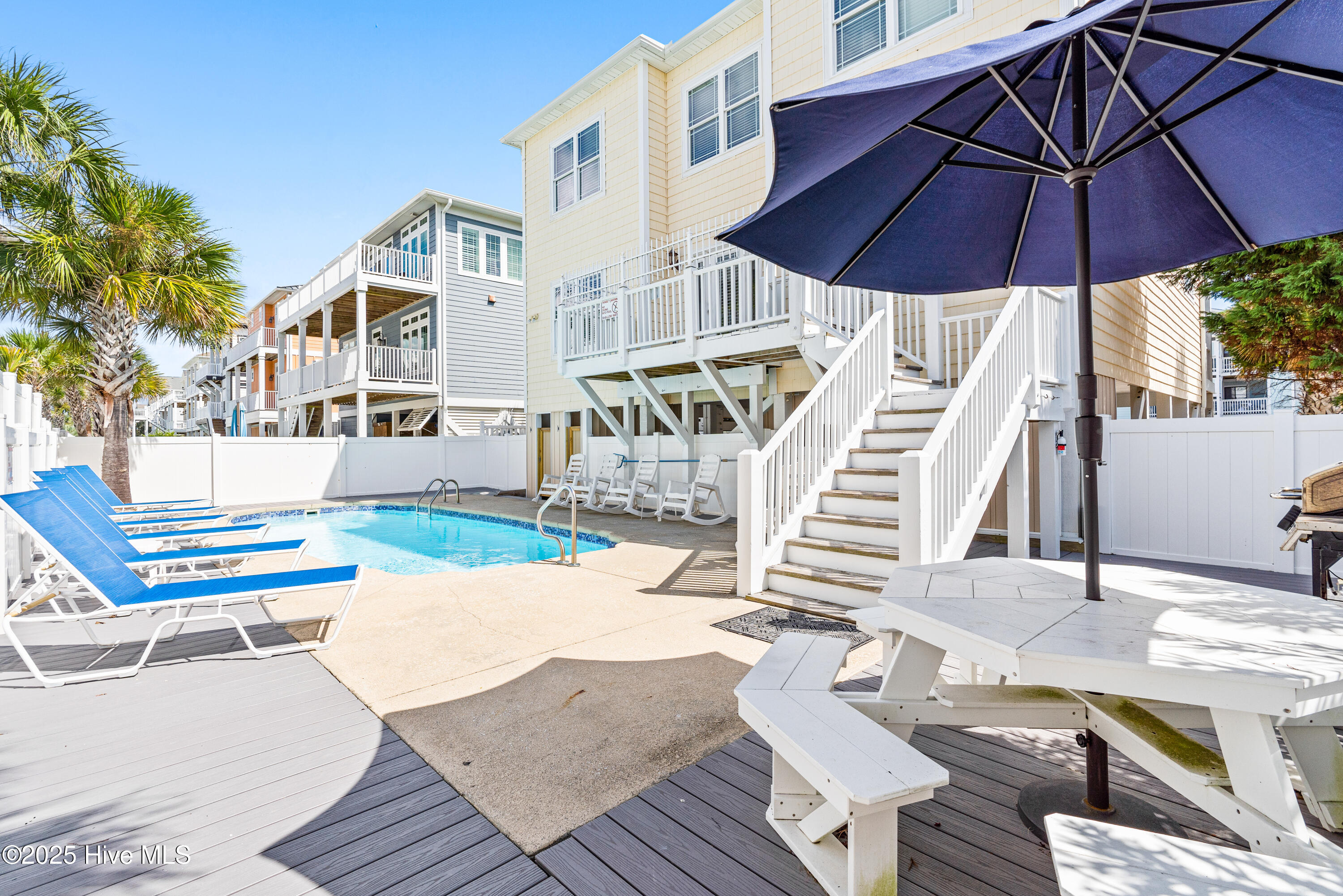 100530608 | Photo 56