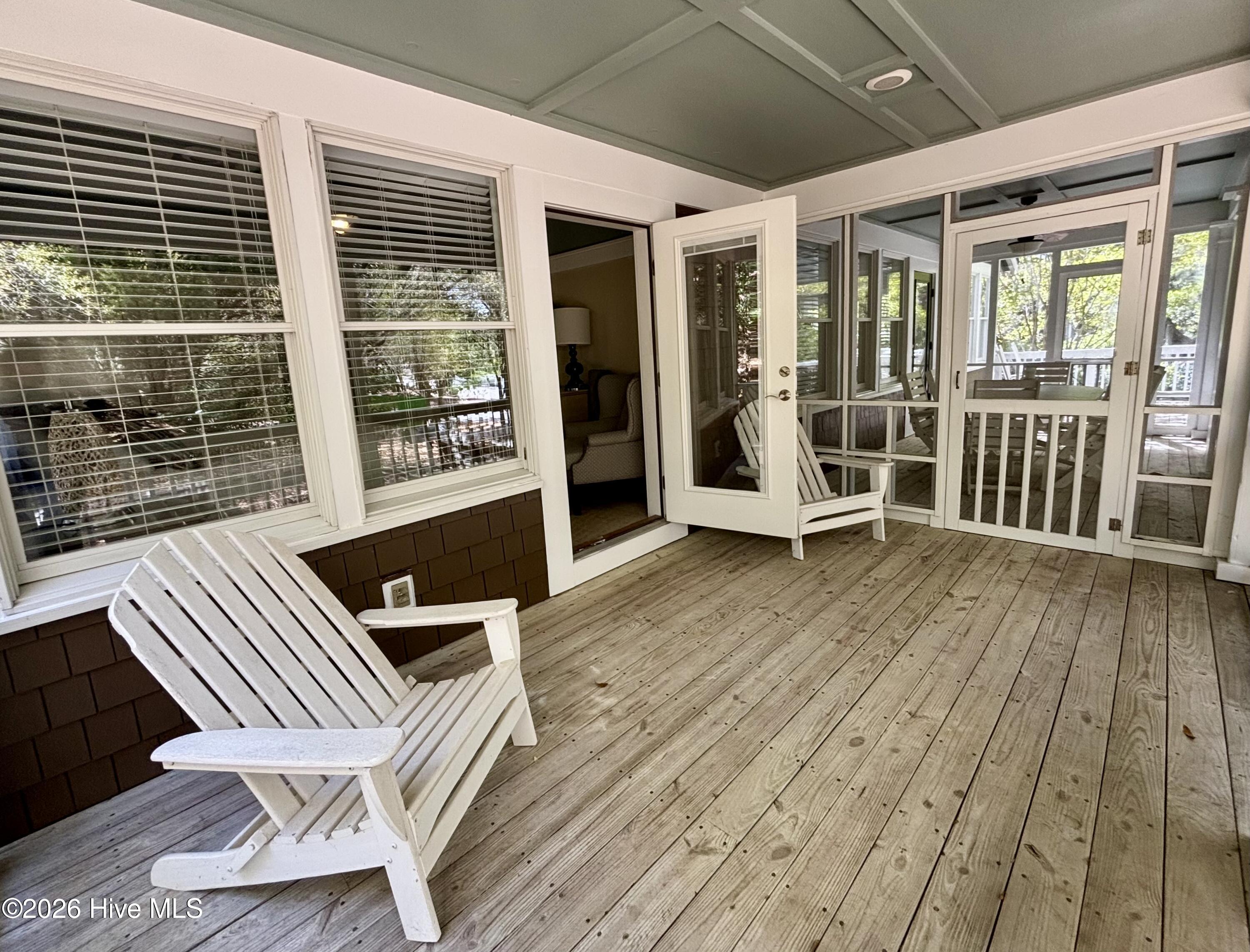 100566073 | Photo 11