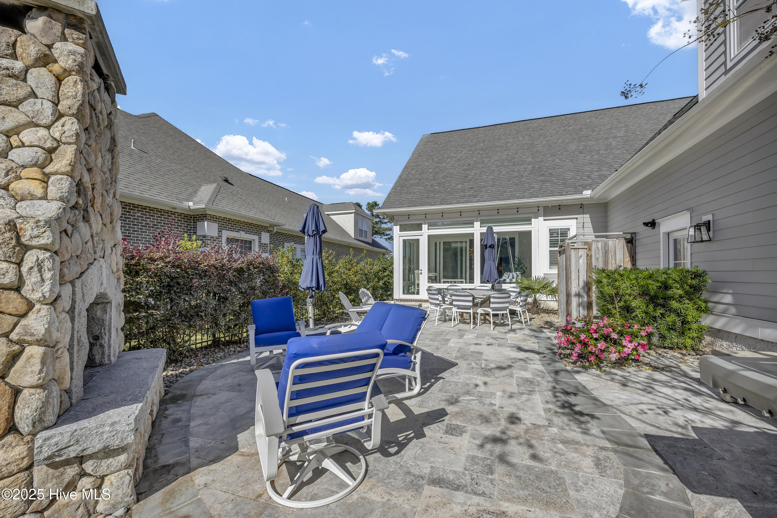 100538273 | Photo 40