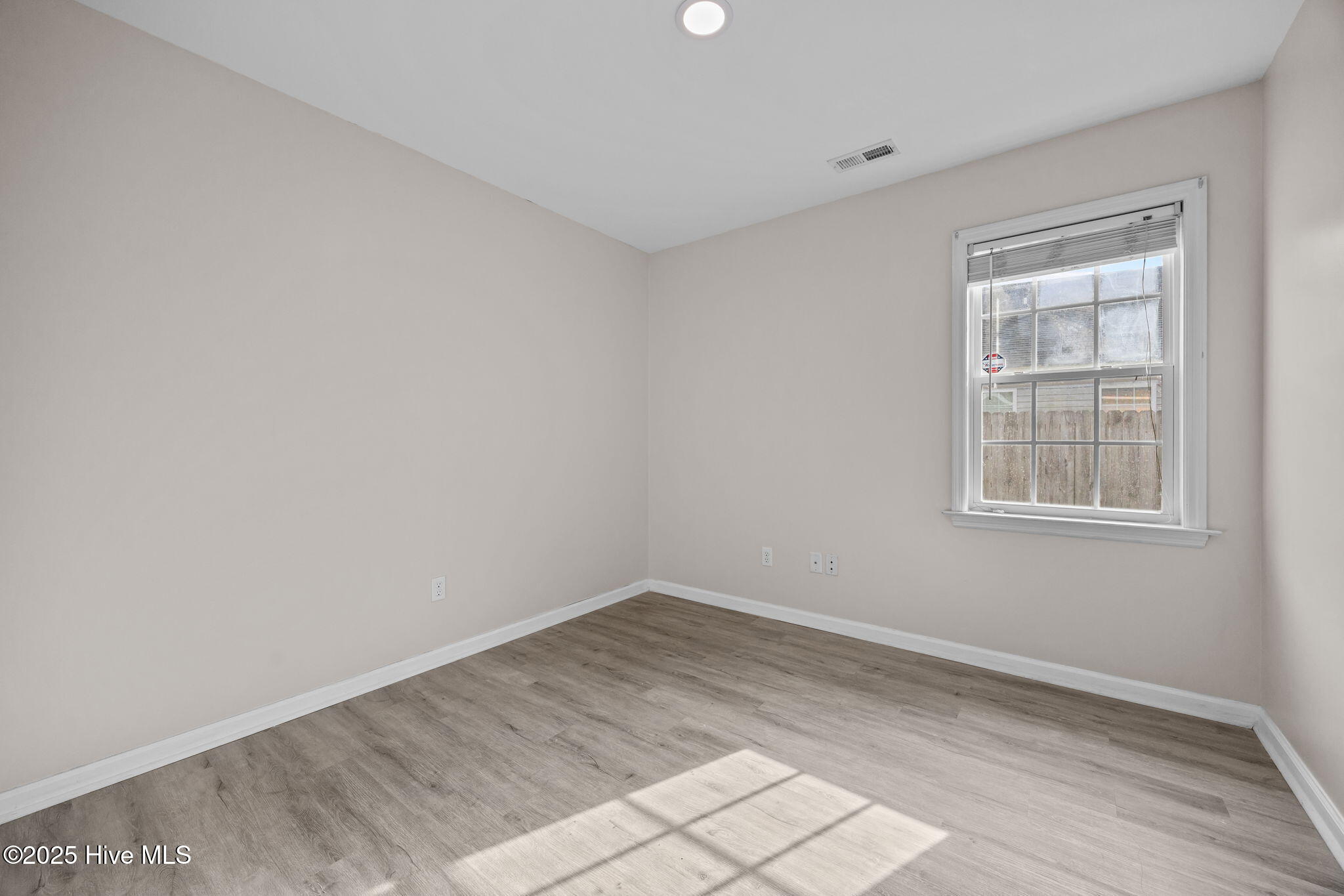 100545906 | Photo 17