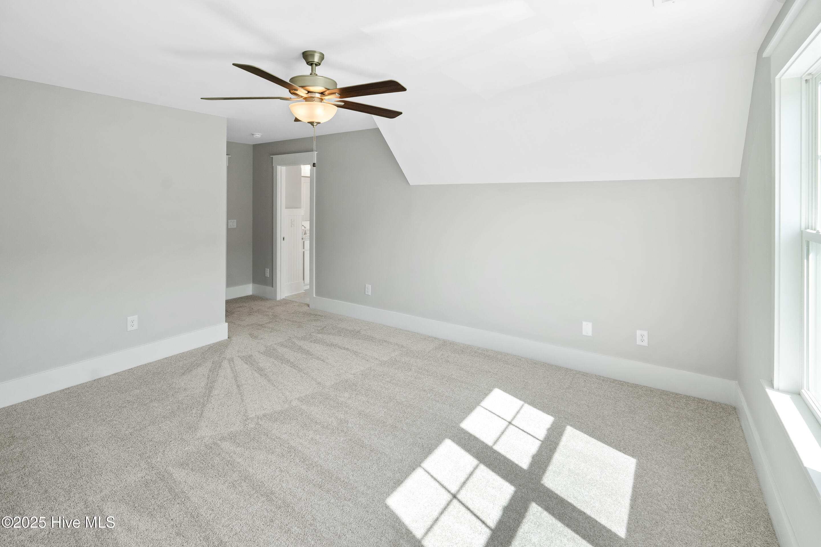 100521793 | Photo 38