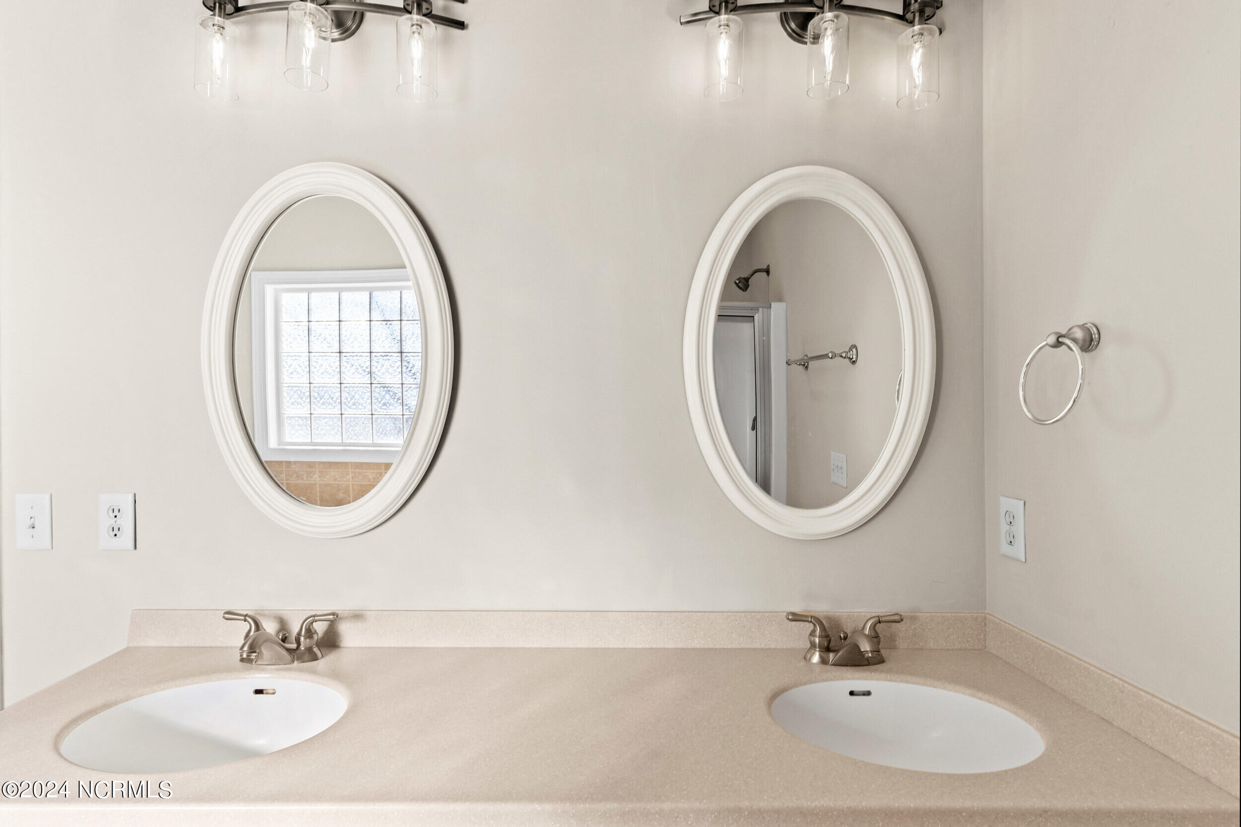 100564899 | Photo 18