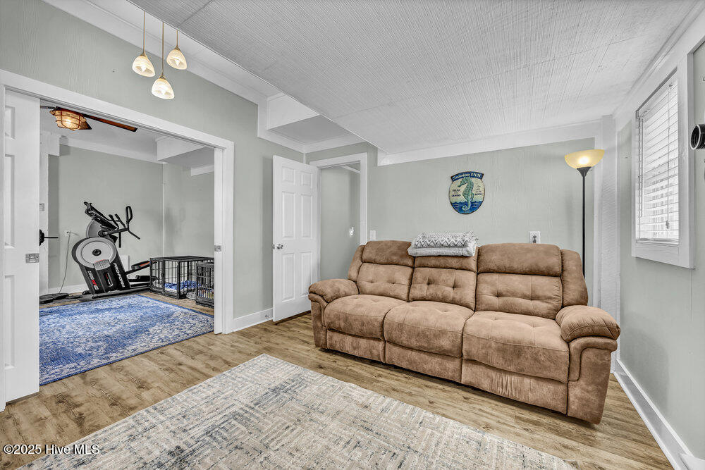 100542782 | Photo 42