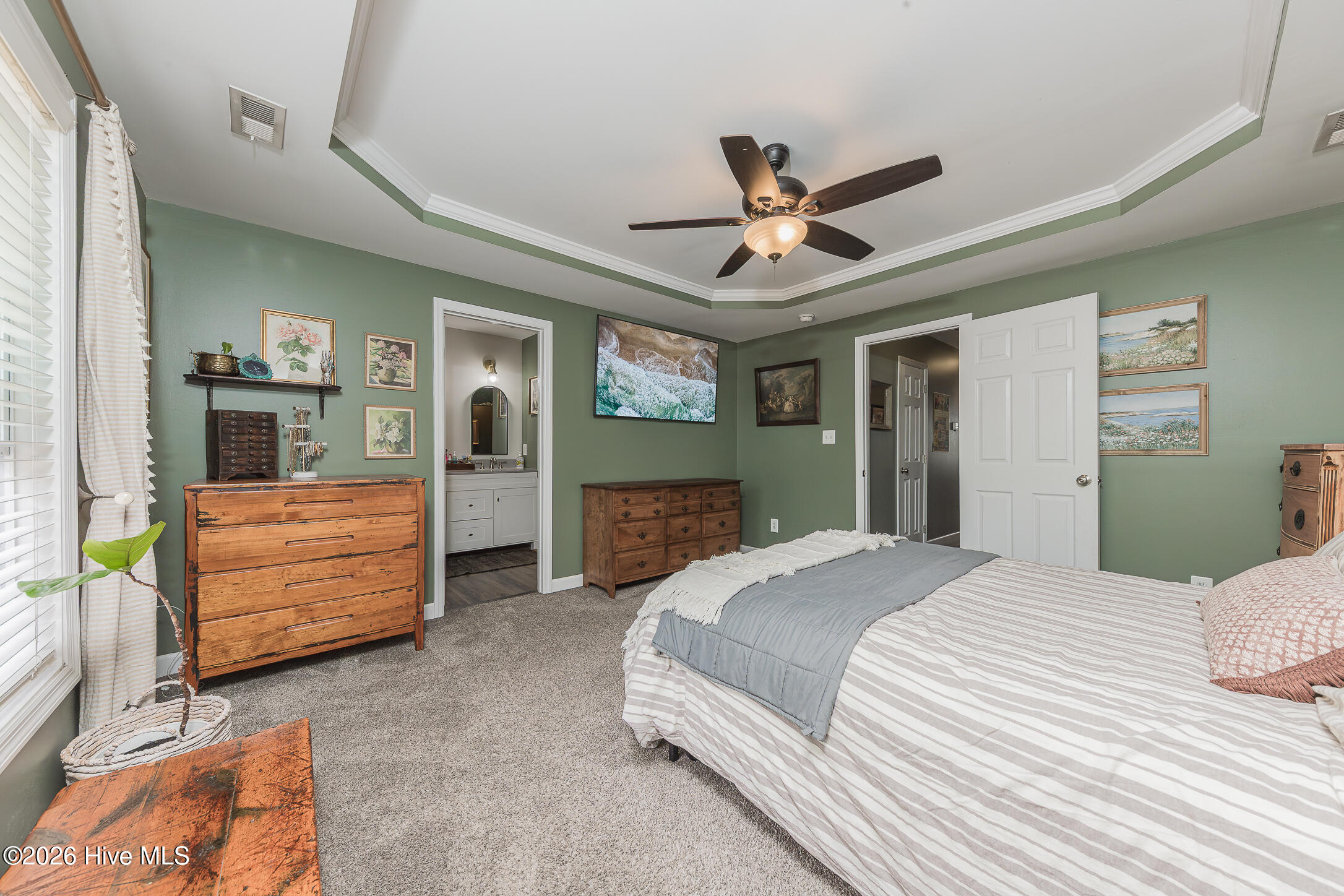 100556054 | Photo 24