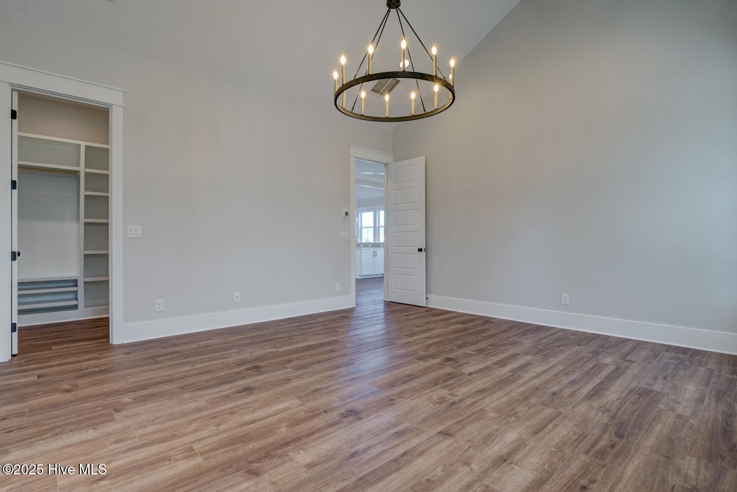 100539915 | Photo 36