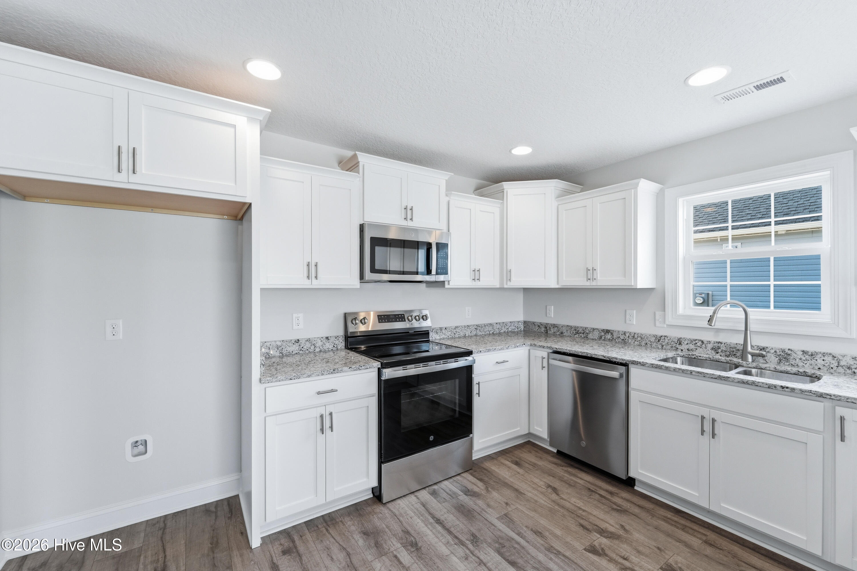 100530741 | Photo 10