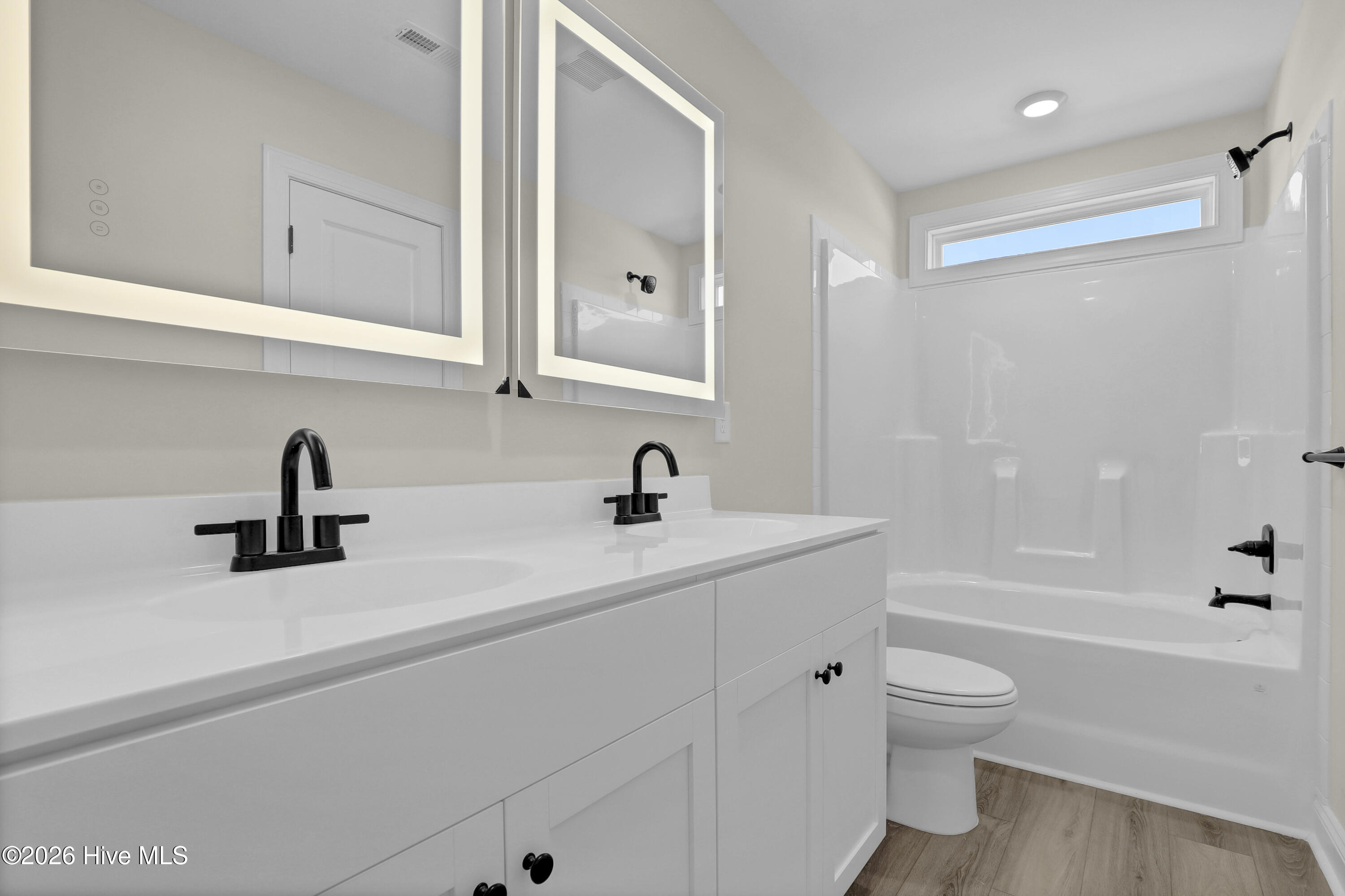 100542873 | Photo 27