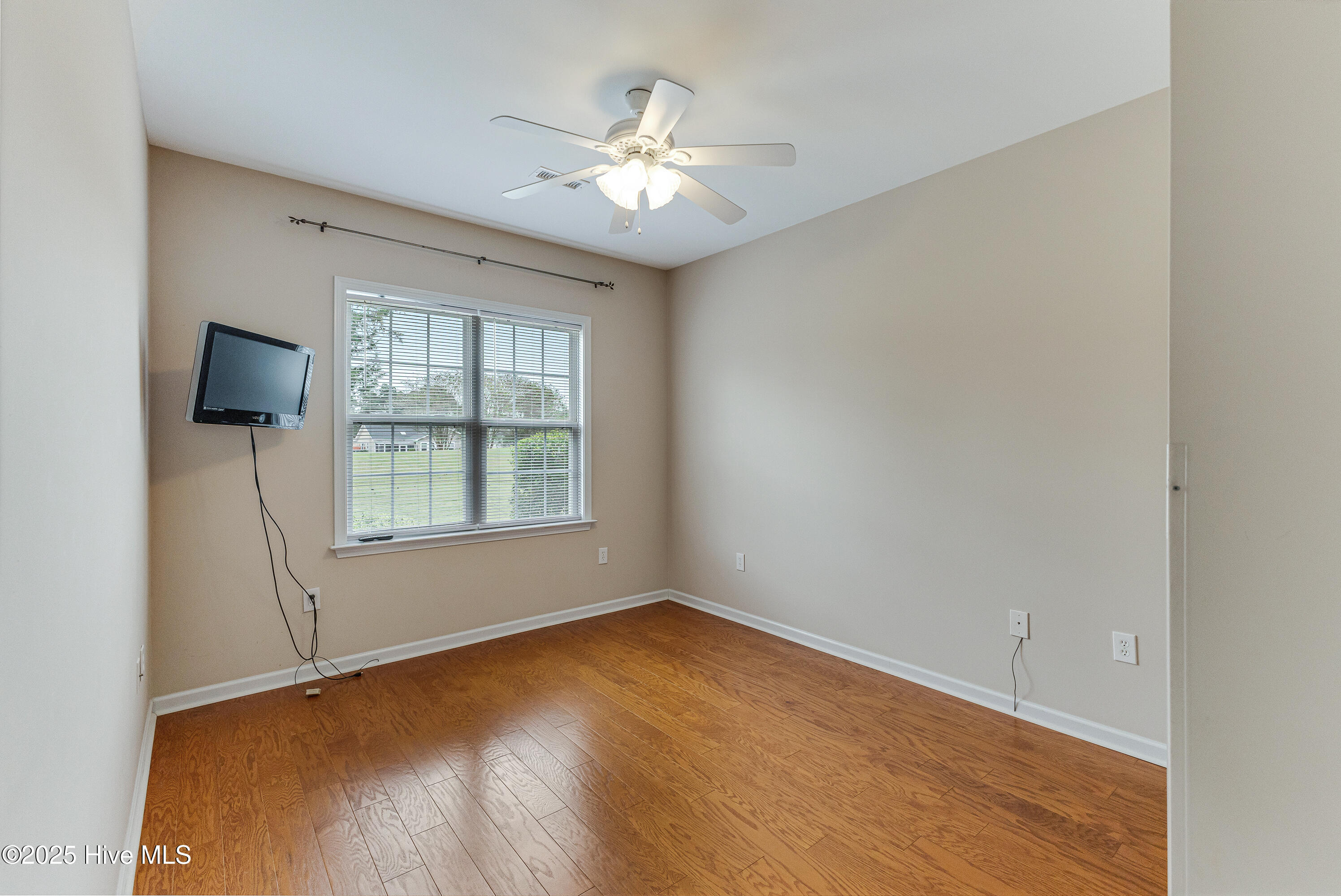 100537164 | Photo 29