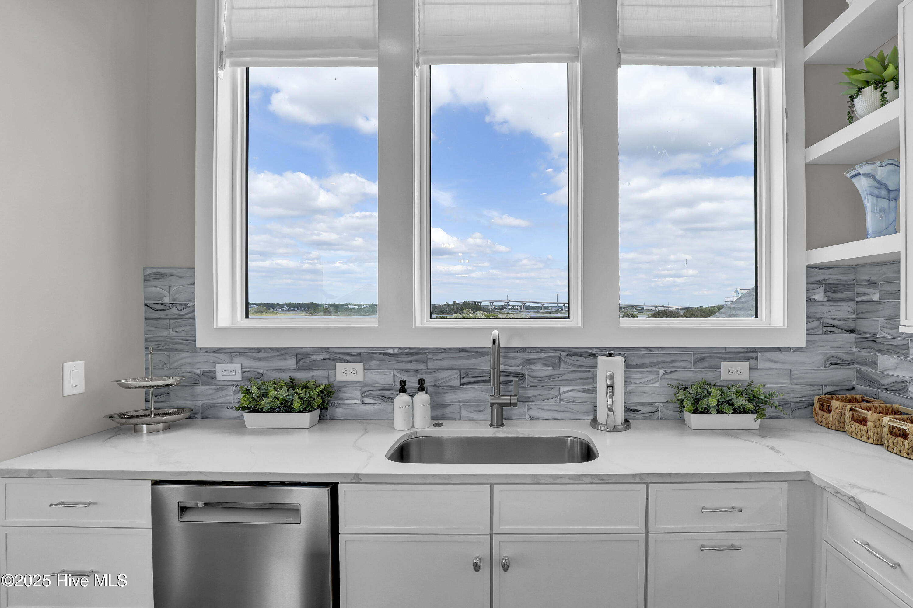 100555615 | Photo 35