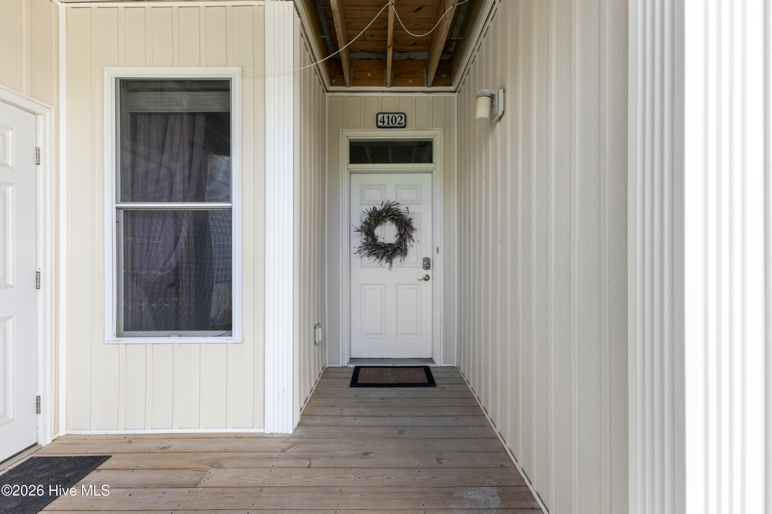 100570147 | Photo 28