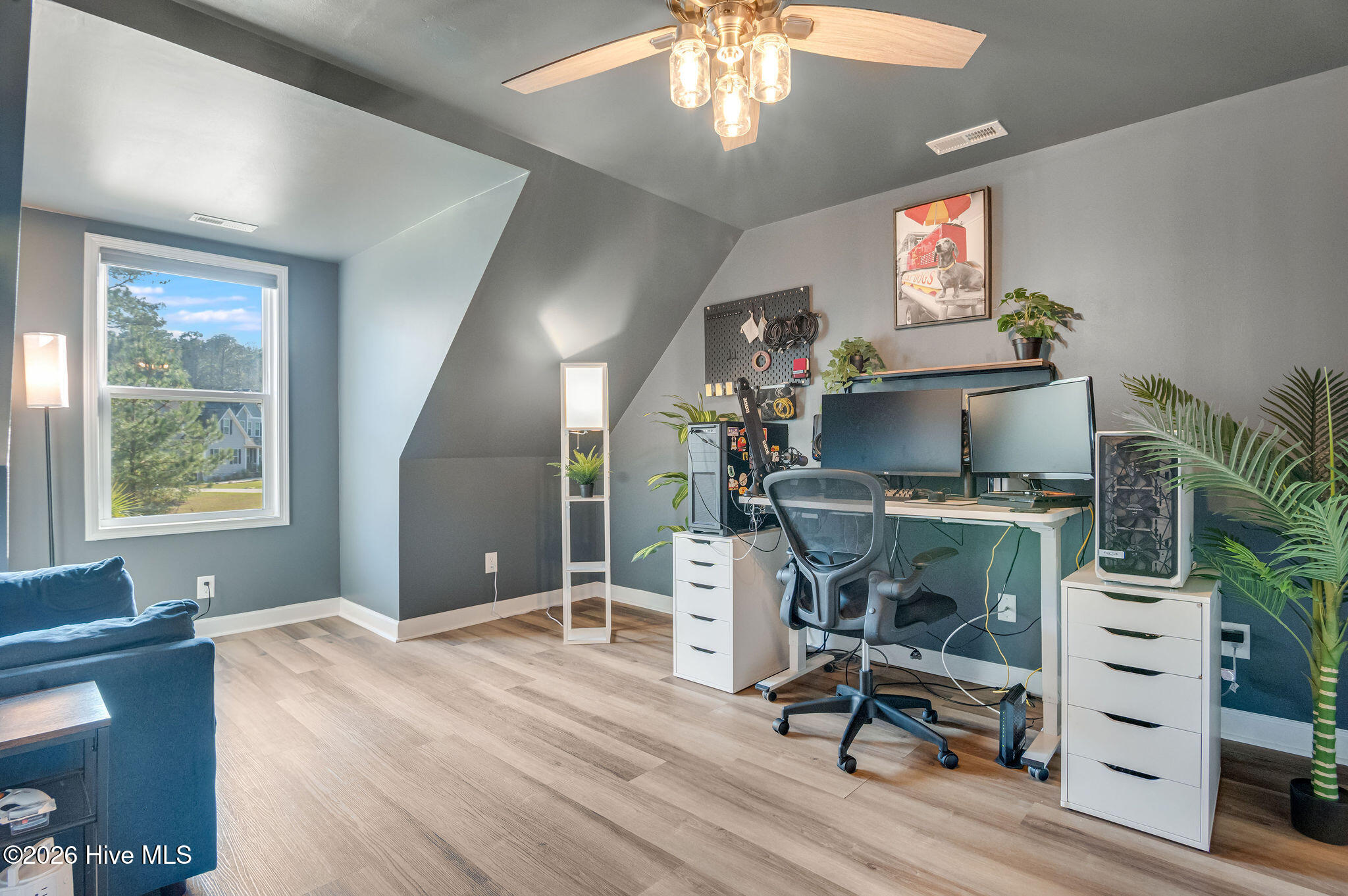 100559948 | Photo 25