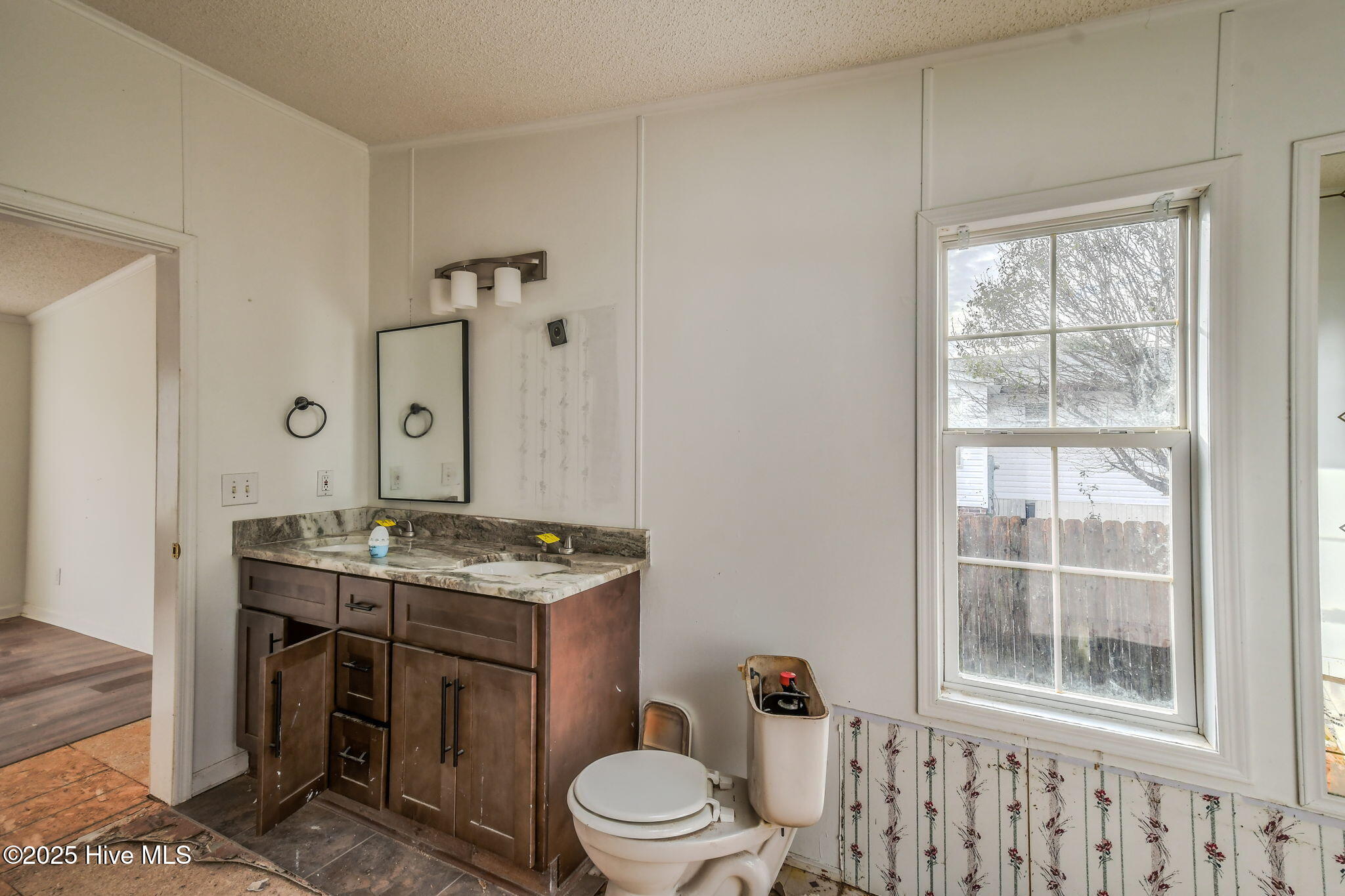 100545513 | Photo 18