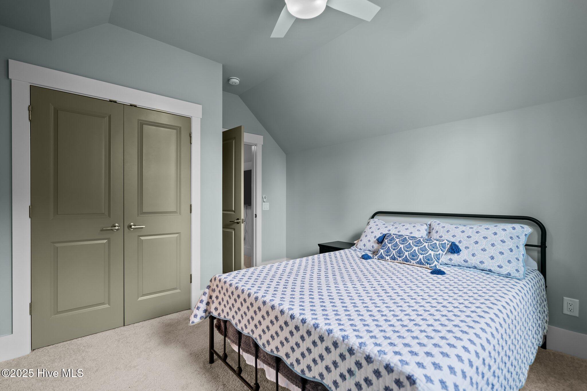 100564627 | Photo 40