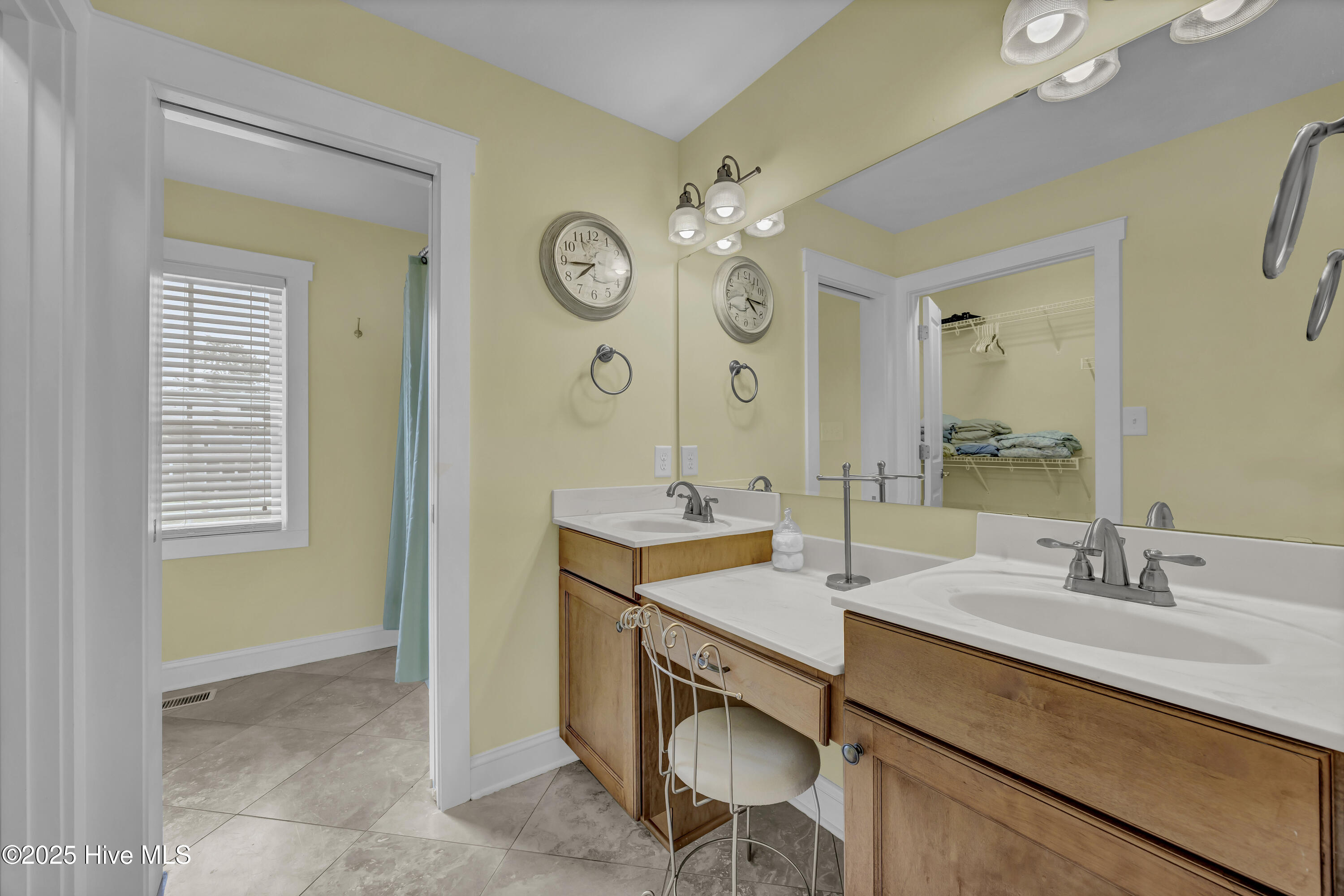 100522318 | Photo 26