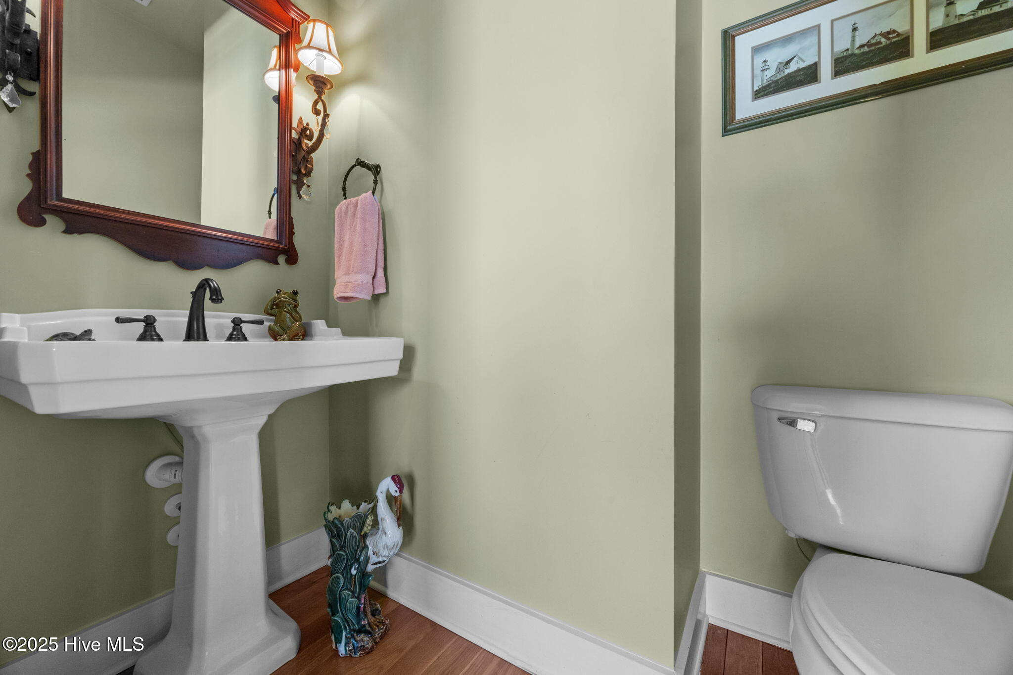 100525610 | Photo 26