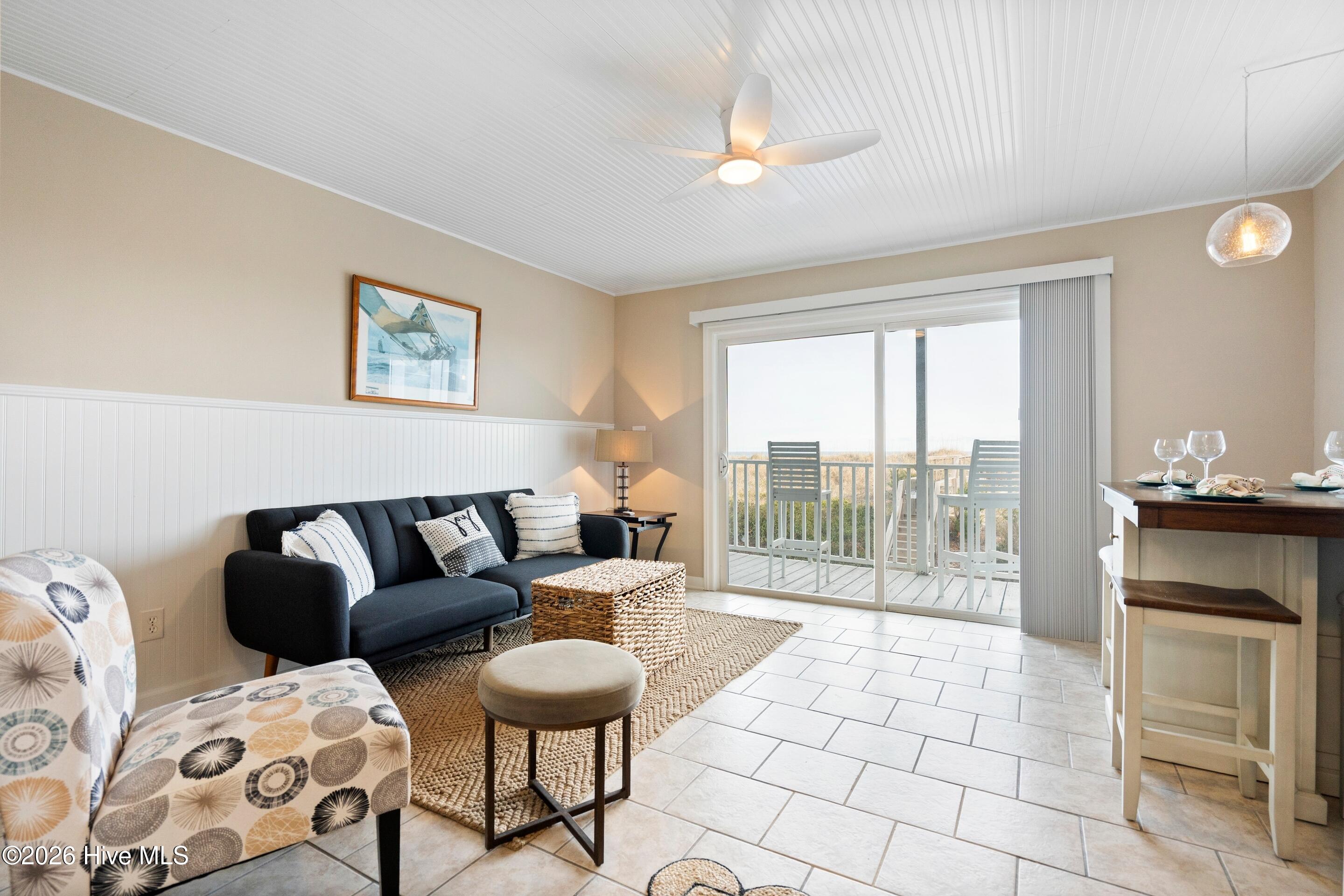 100549328 | Photo 15