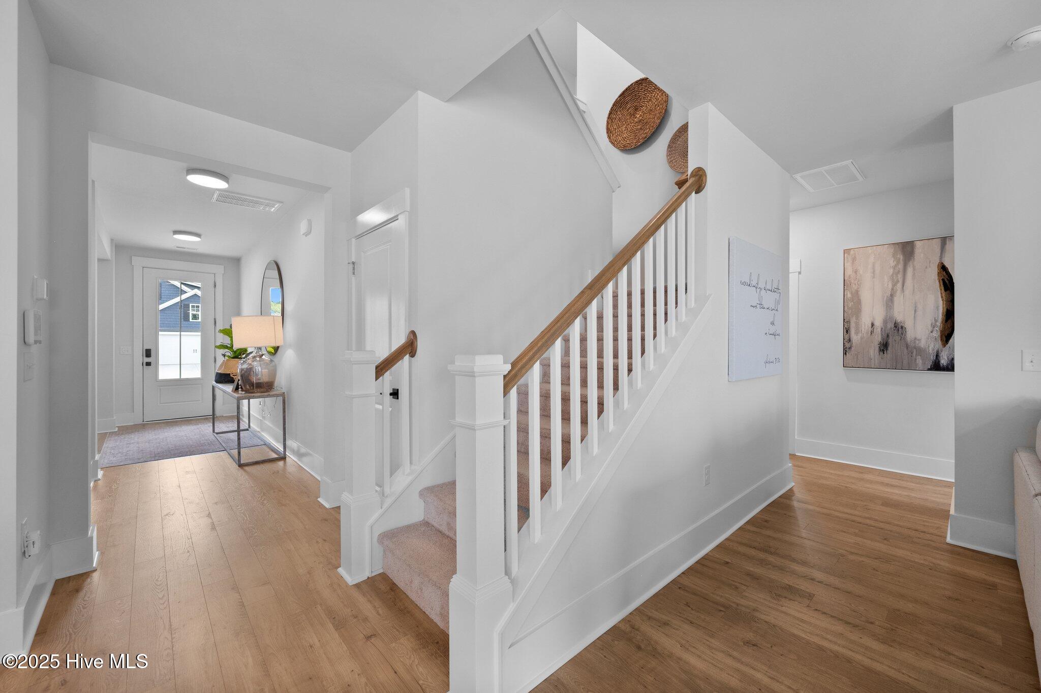 100545620 | Photo 30