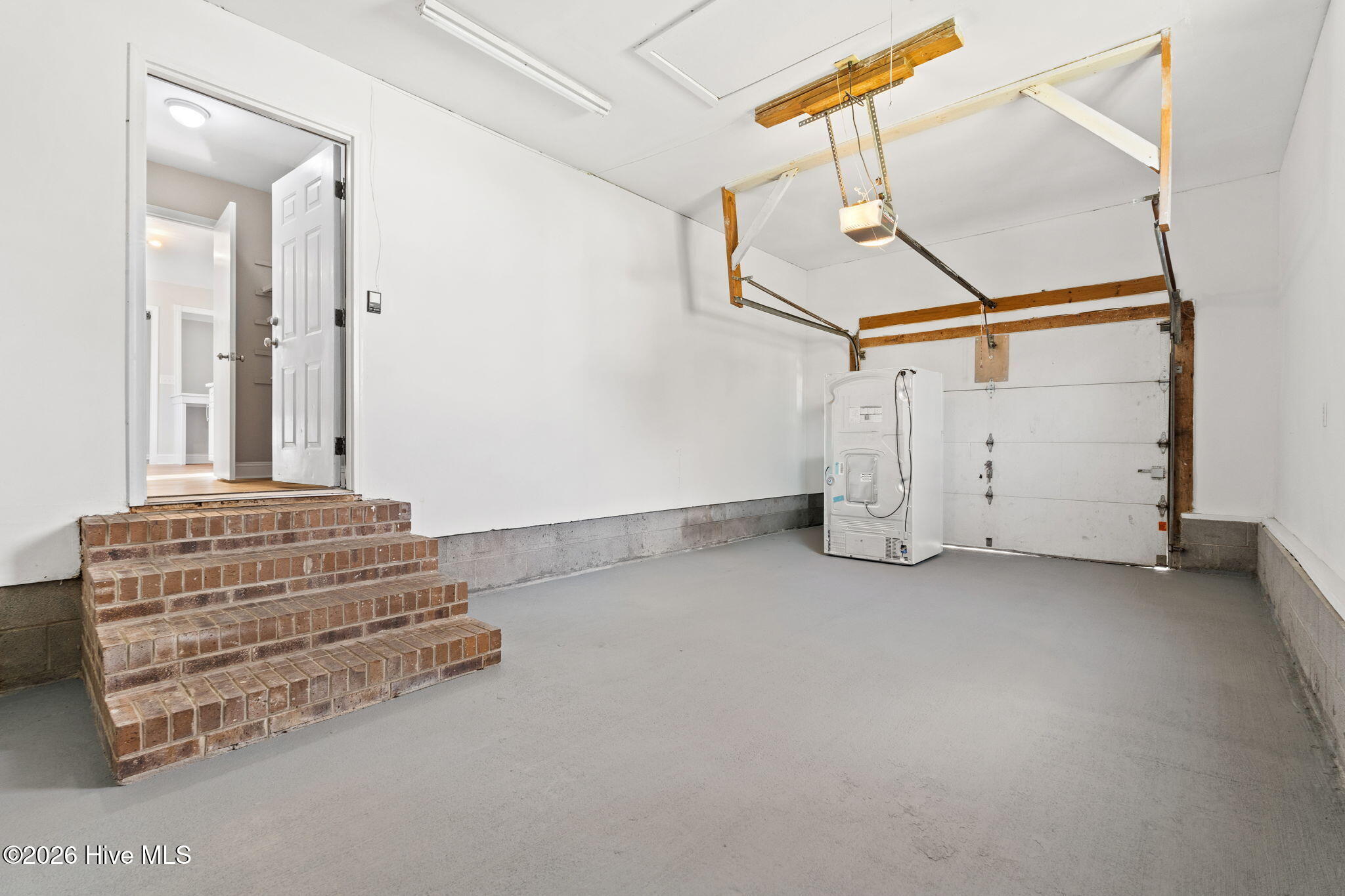 100562067 | Photo 36