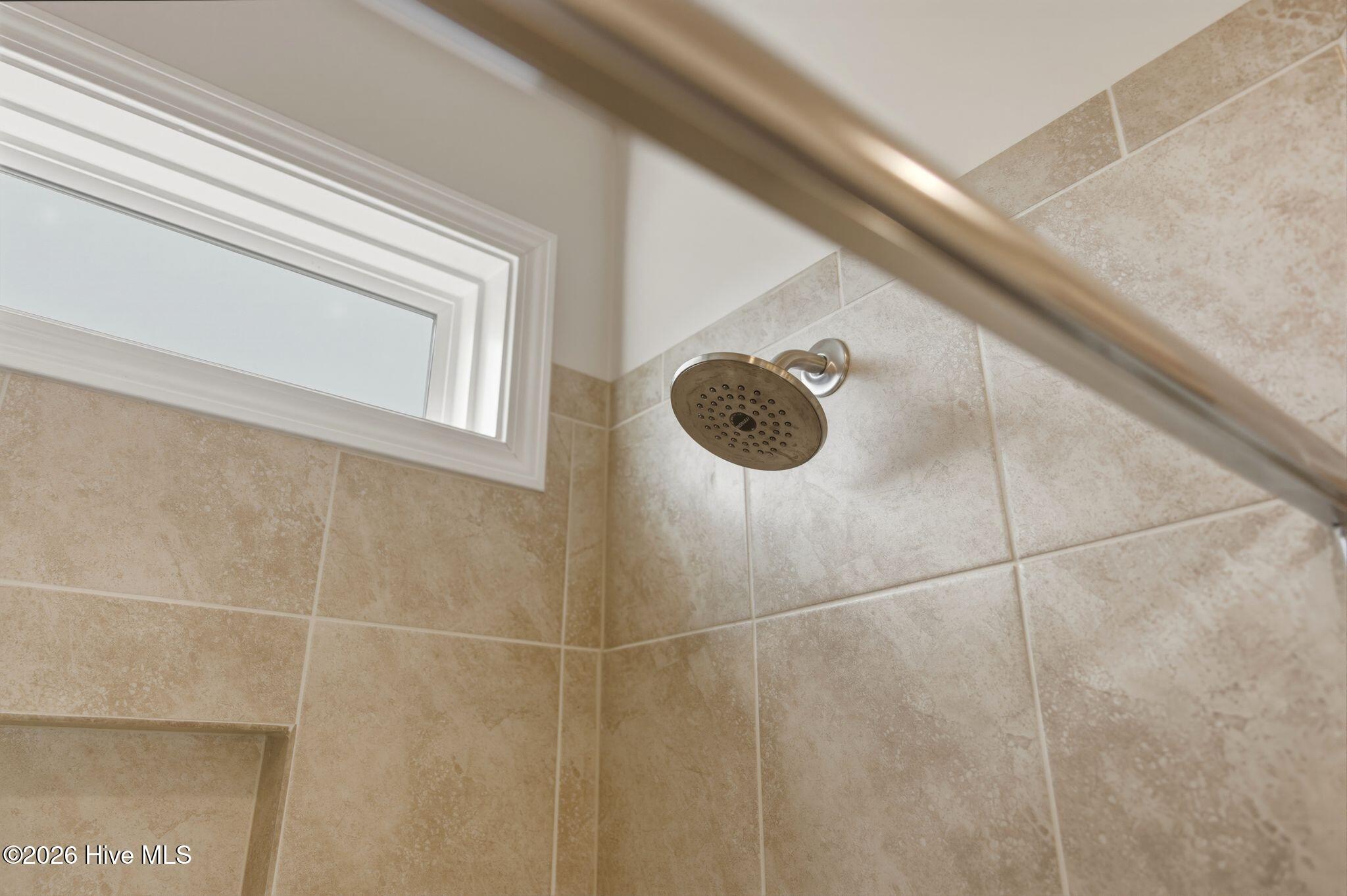 100563254 | Photo 47