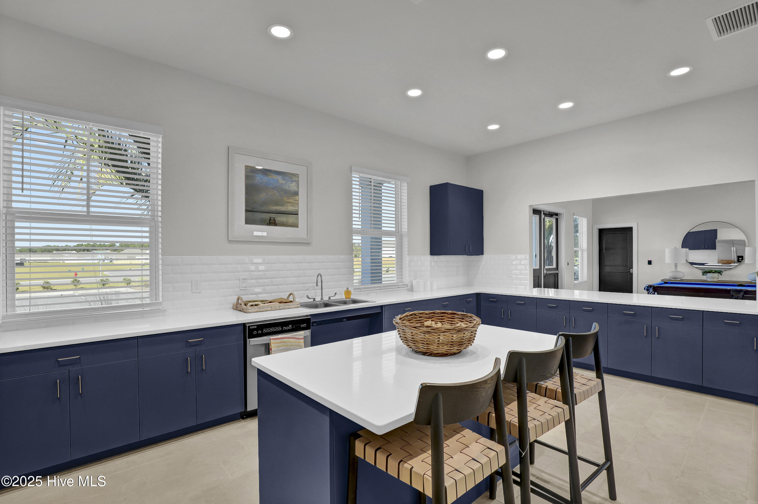 100536874 | Photo 28