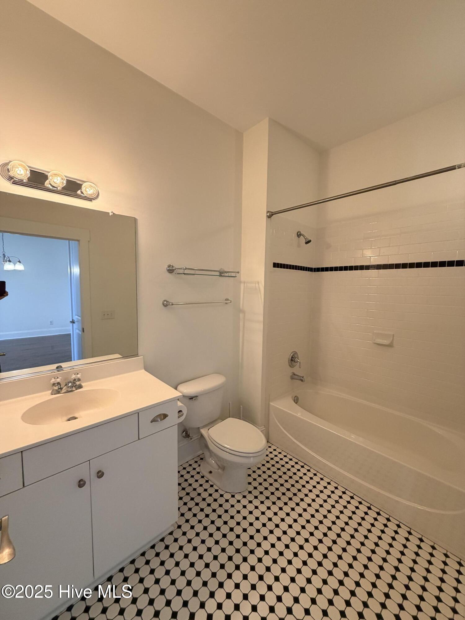 100544201 | Photo 16