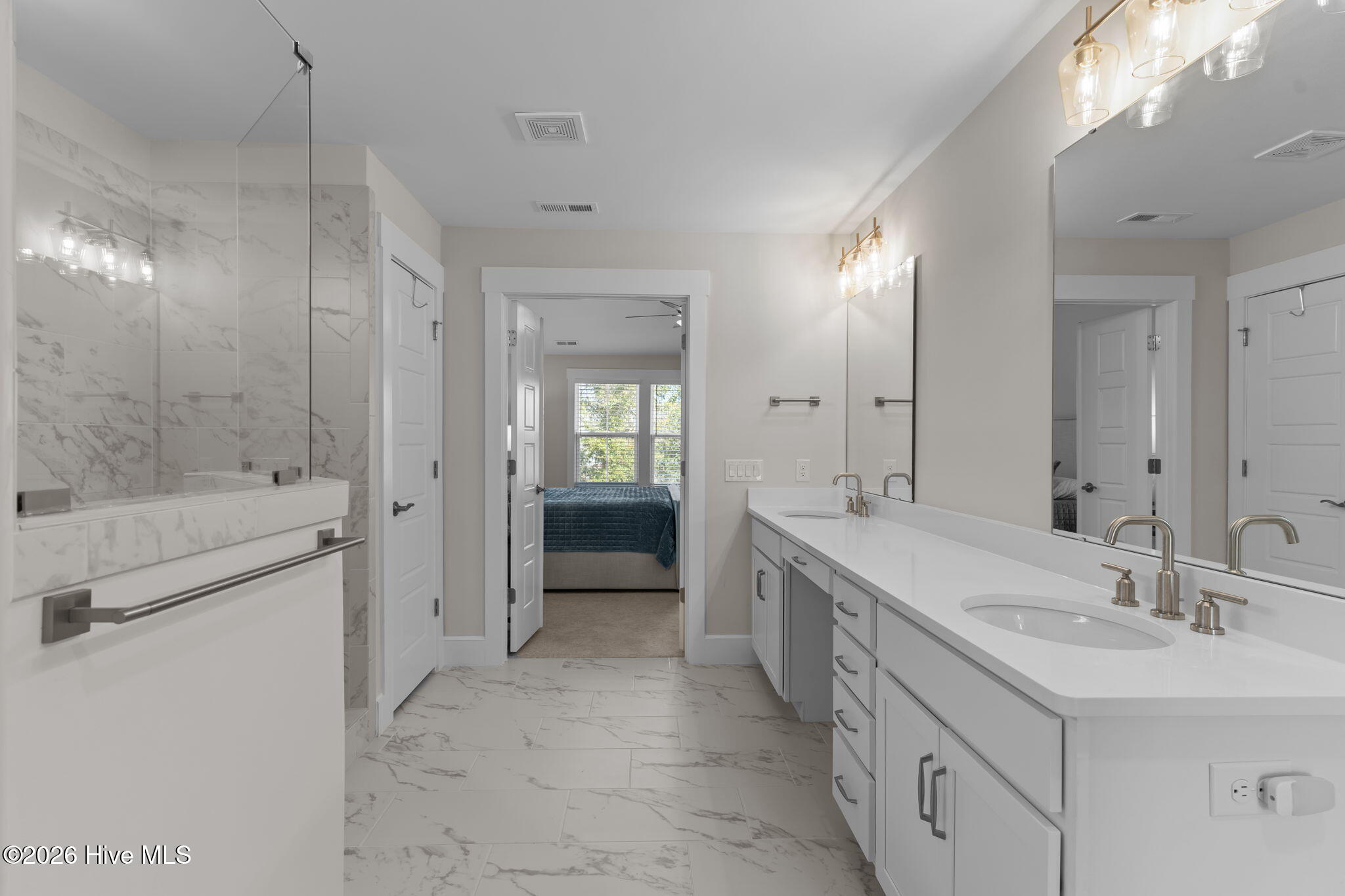 100555424 | Photo 38