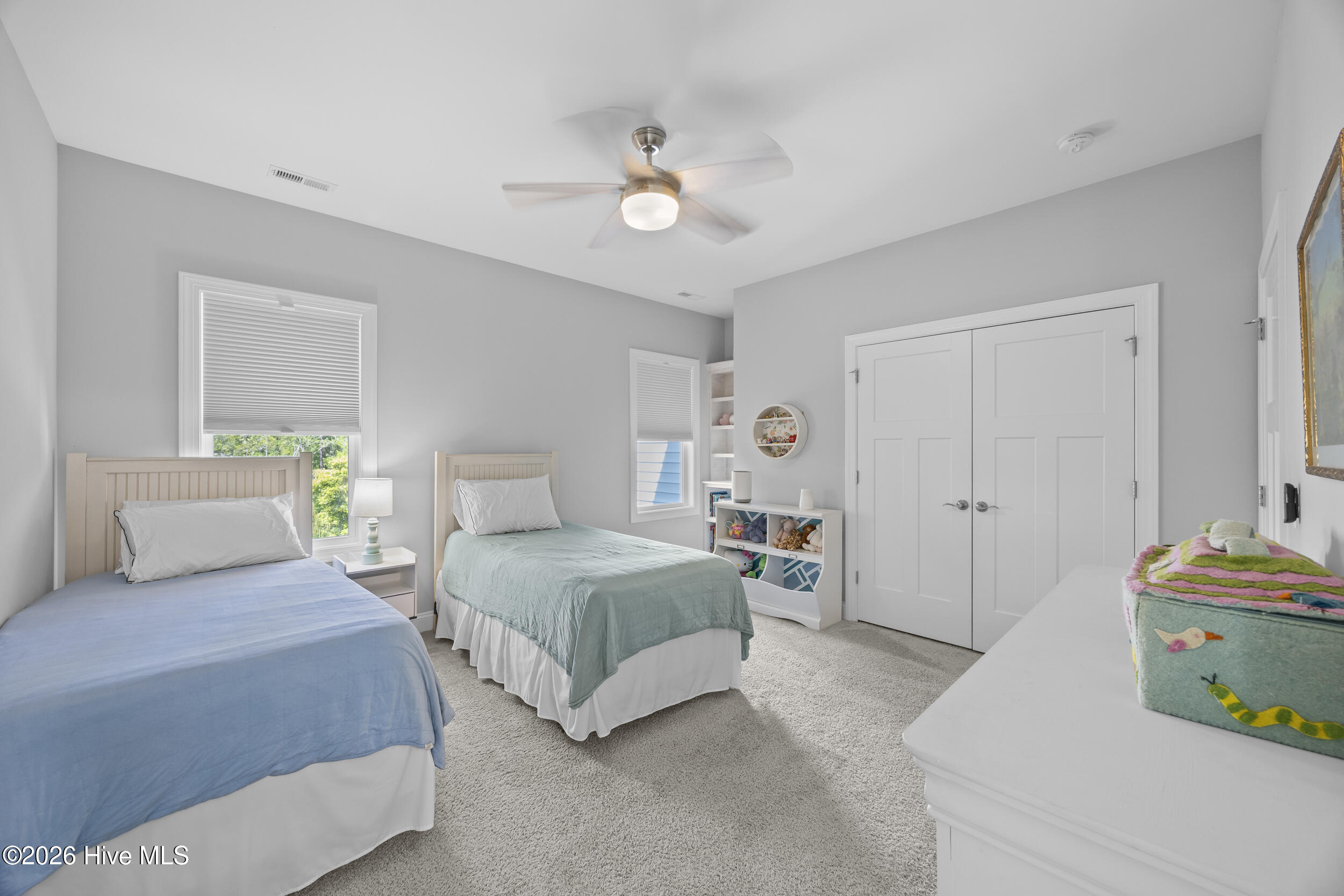 100570298 | Photo 40