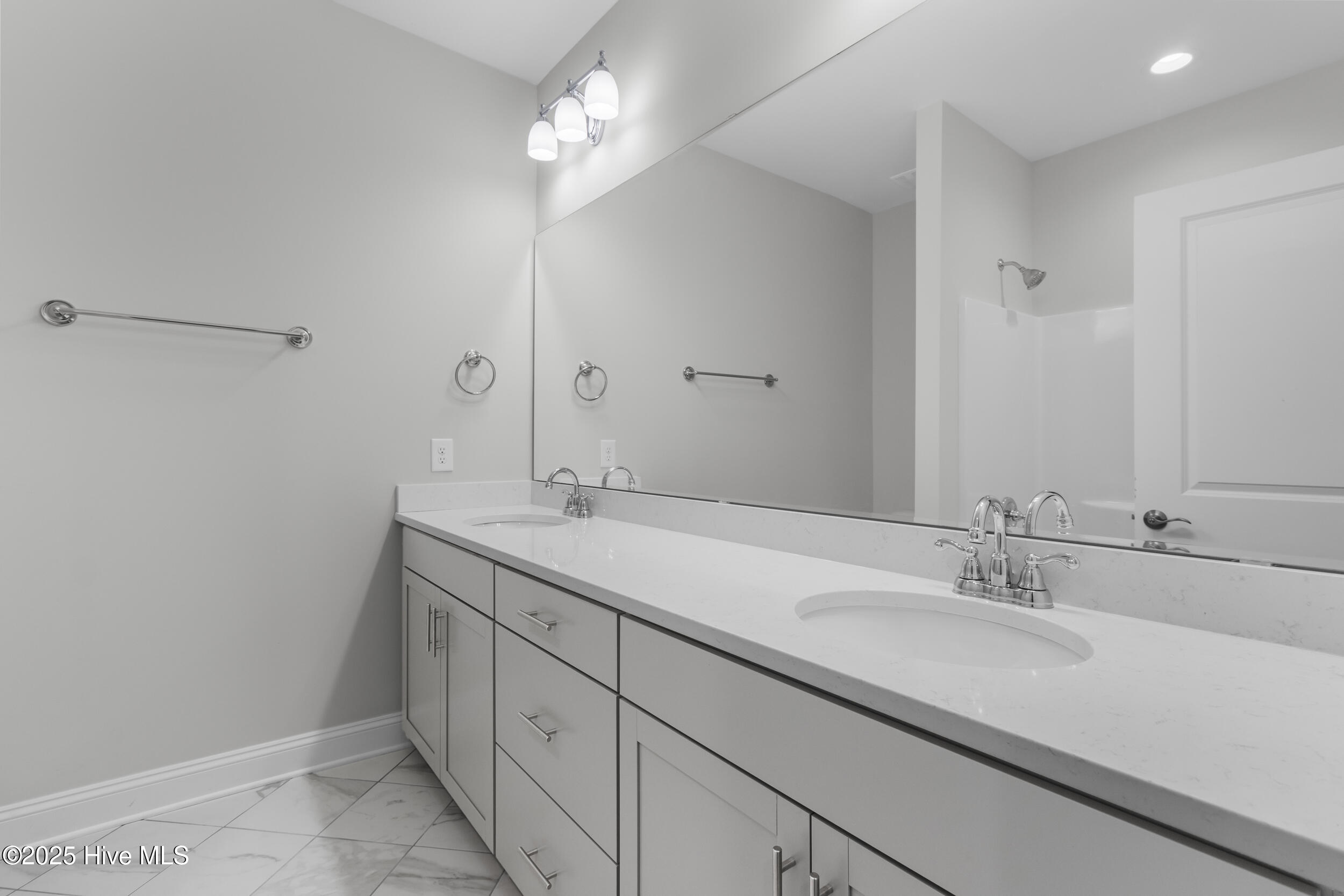 100538867 | Photo 28