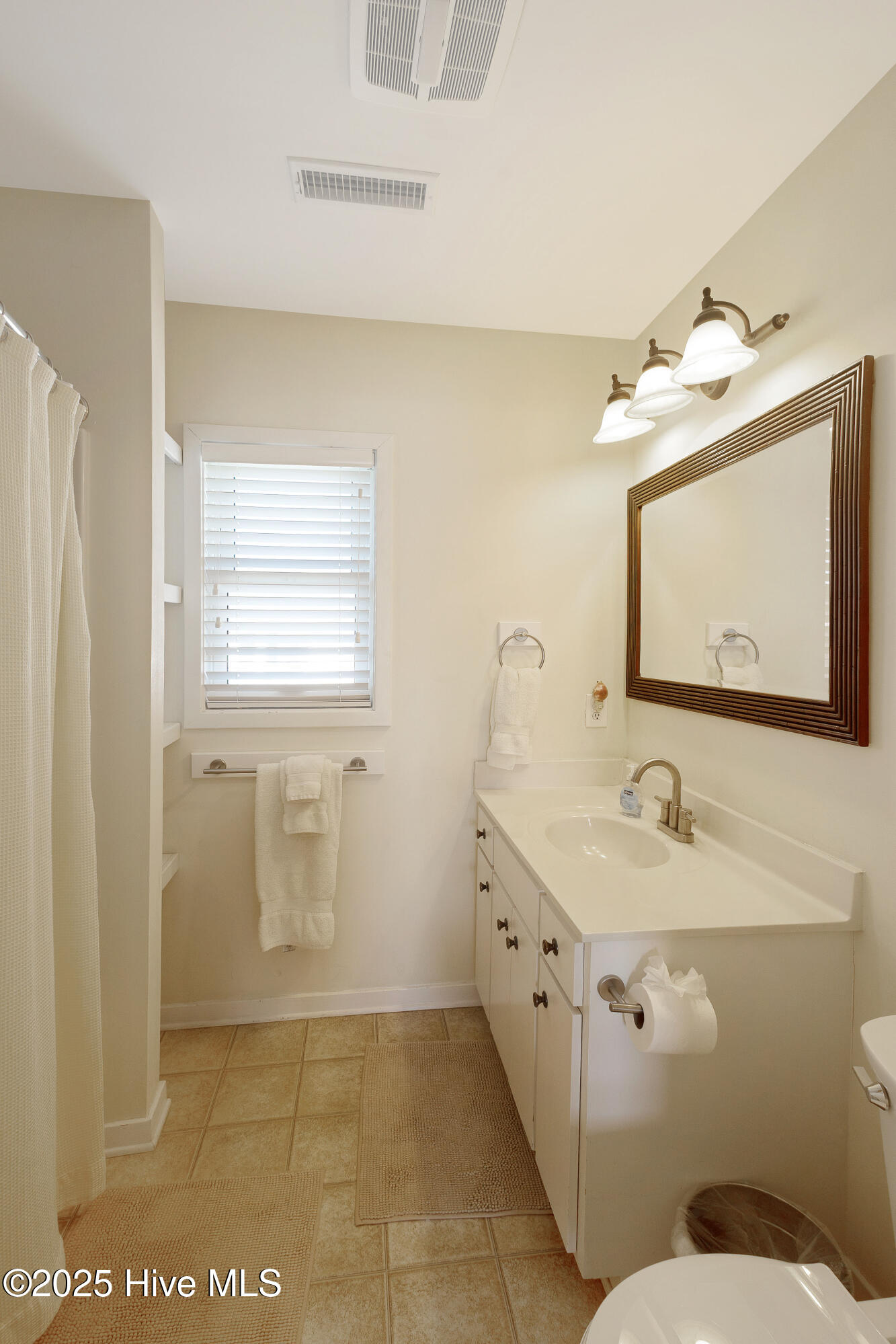 100547069 | Photo 11