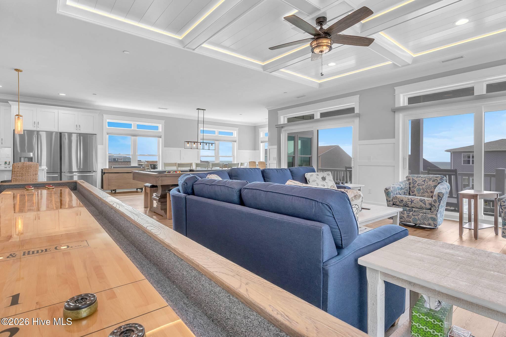 100558345 | Photo 101