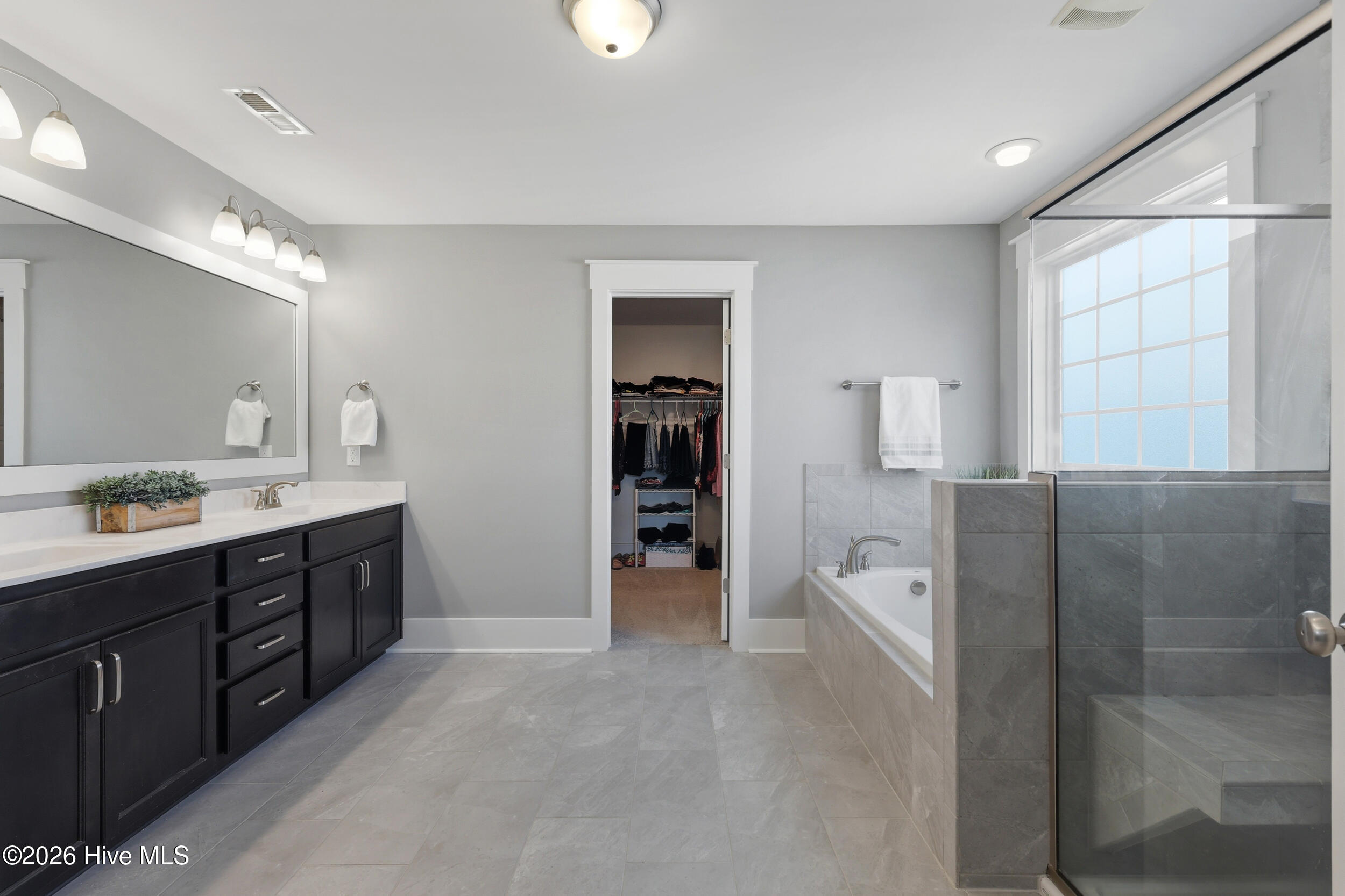 100561471 | Photo 32