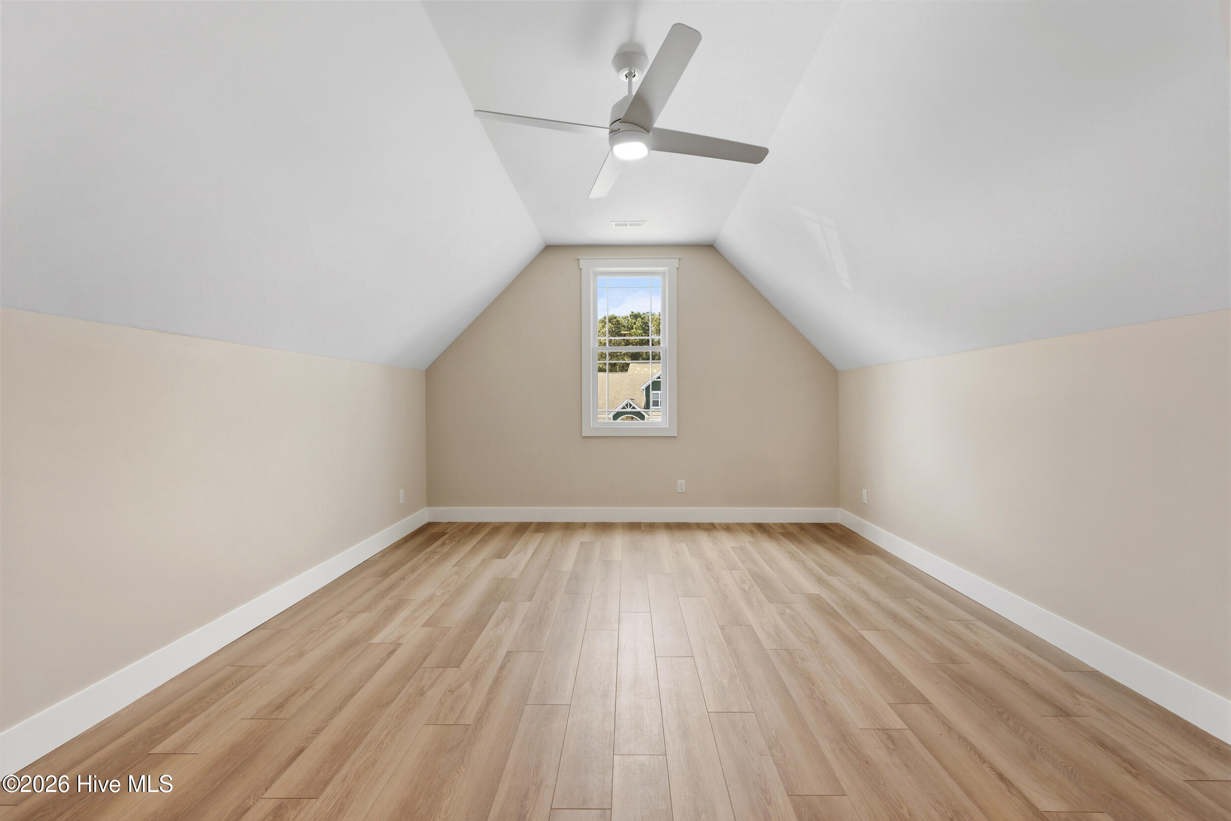 100566568 | Photo 43