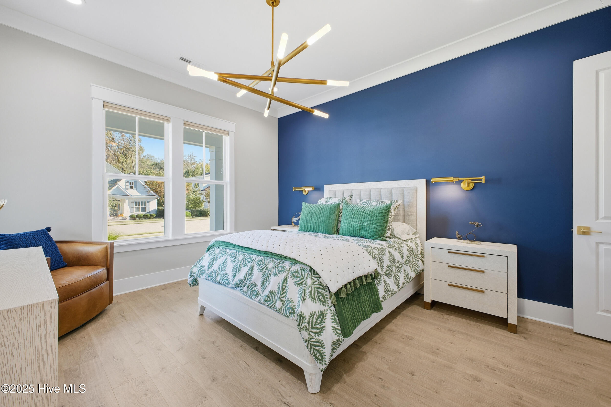 100540842 | Photo 40