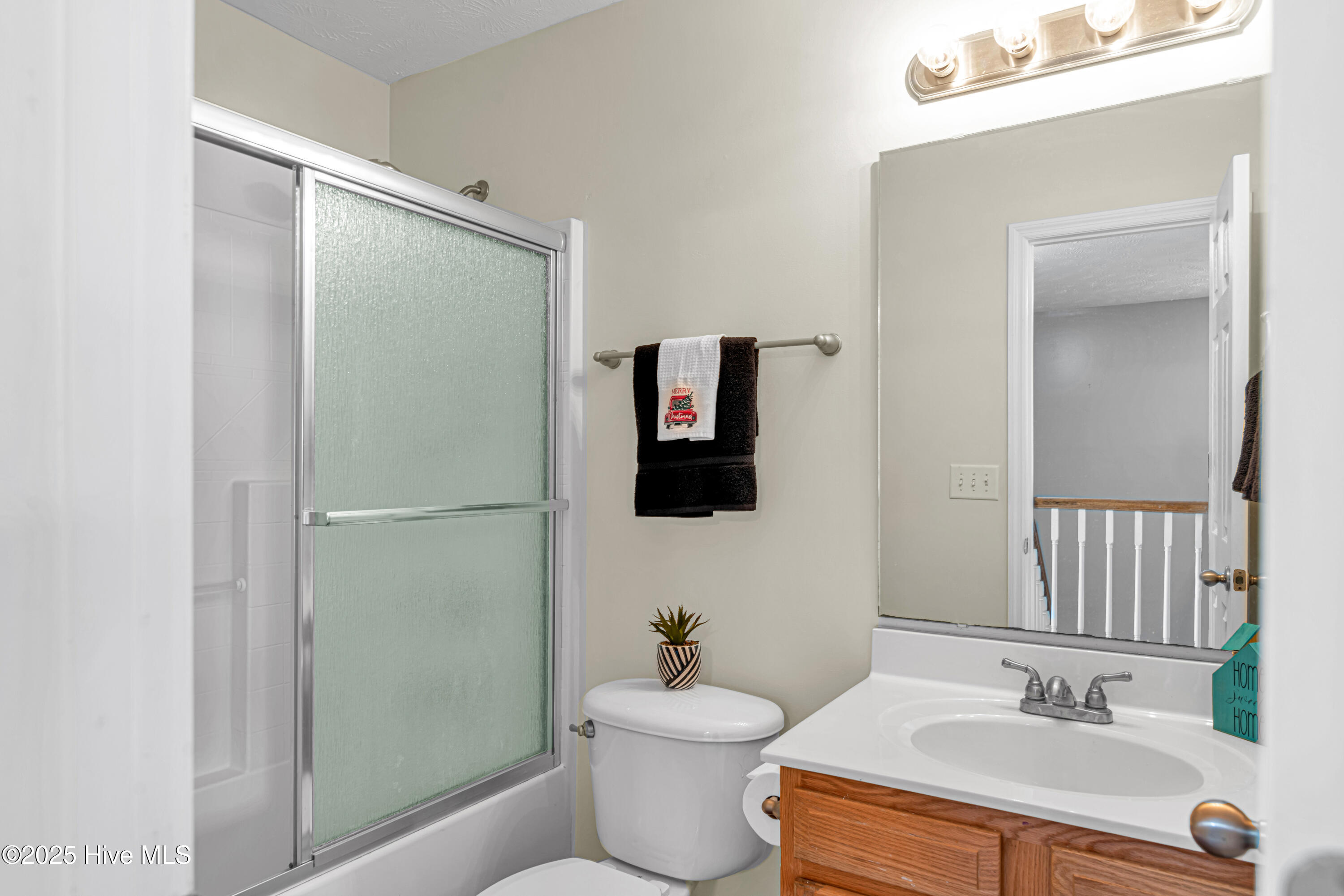 100543275 | Photo 23