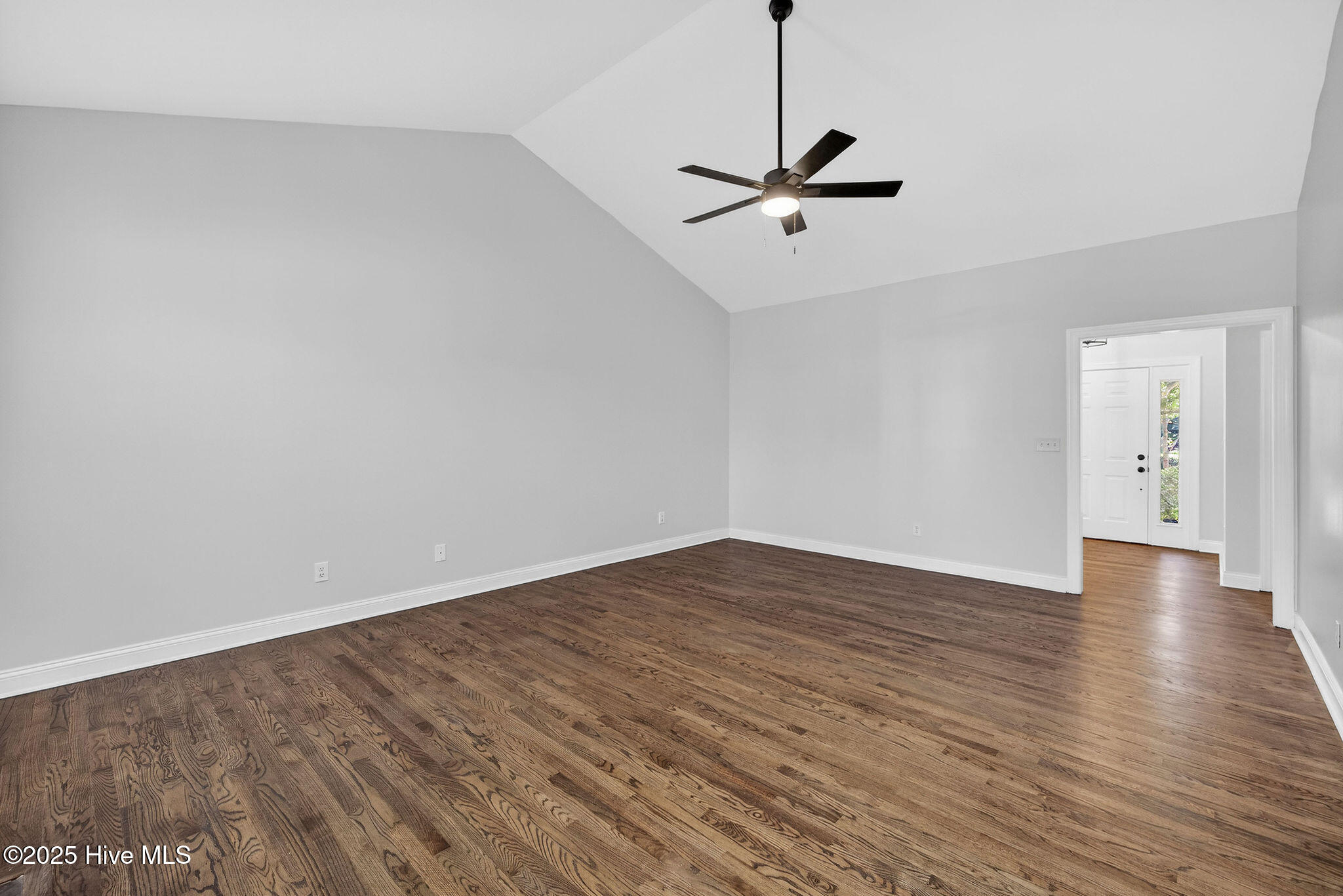 100544909 | Photo 16