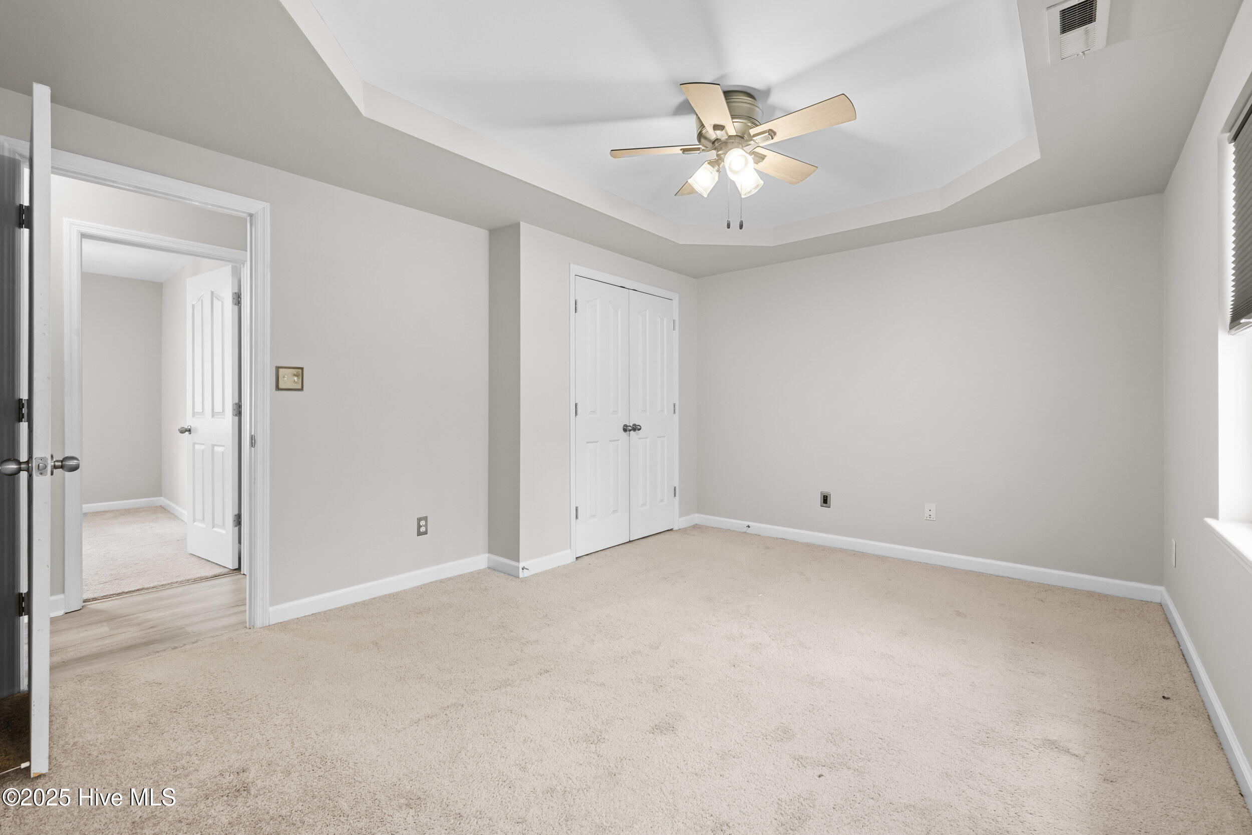 100568502 | Photo 25