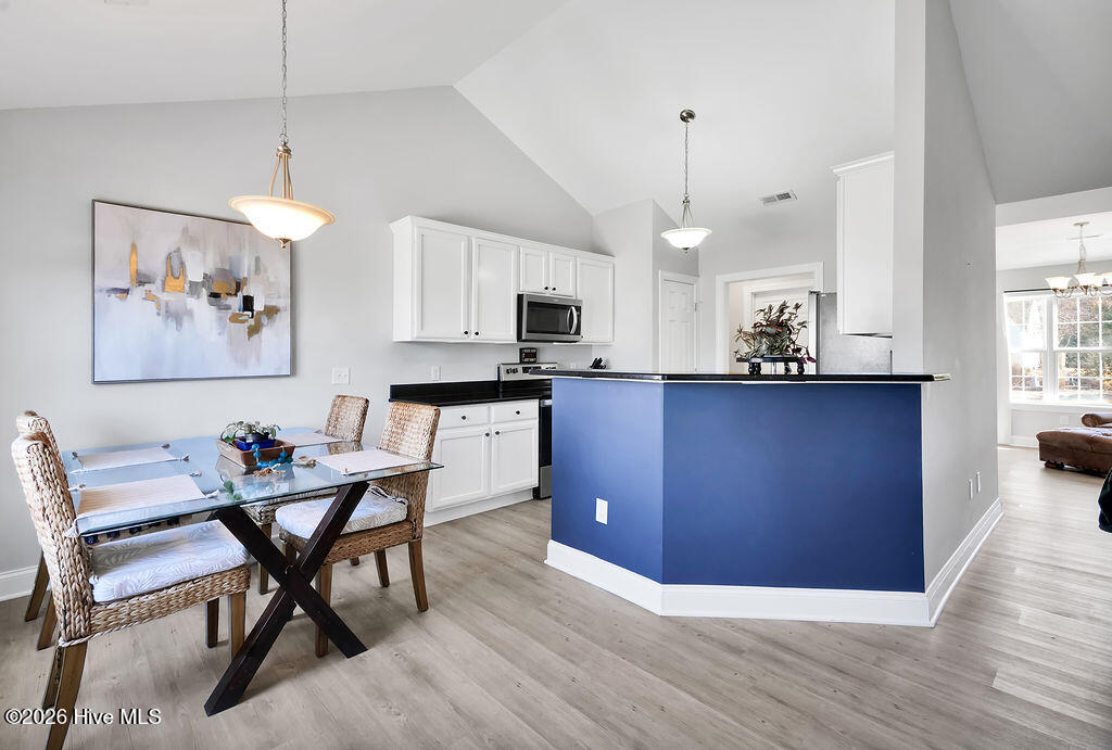 100550972 | Photo 12