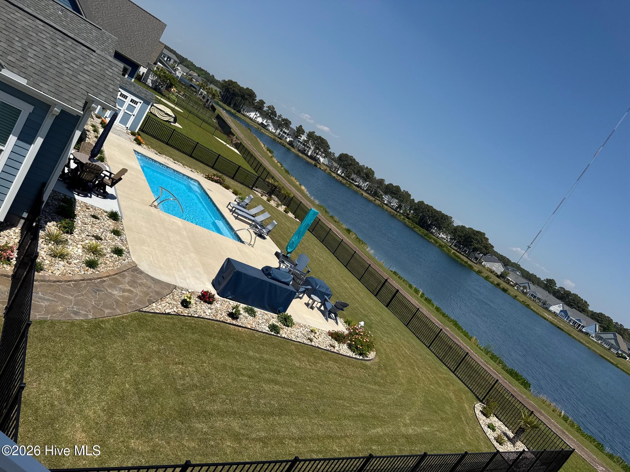 100569844 | Photo 11