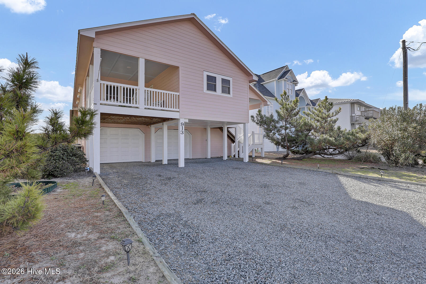 100548682 | Photo 46