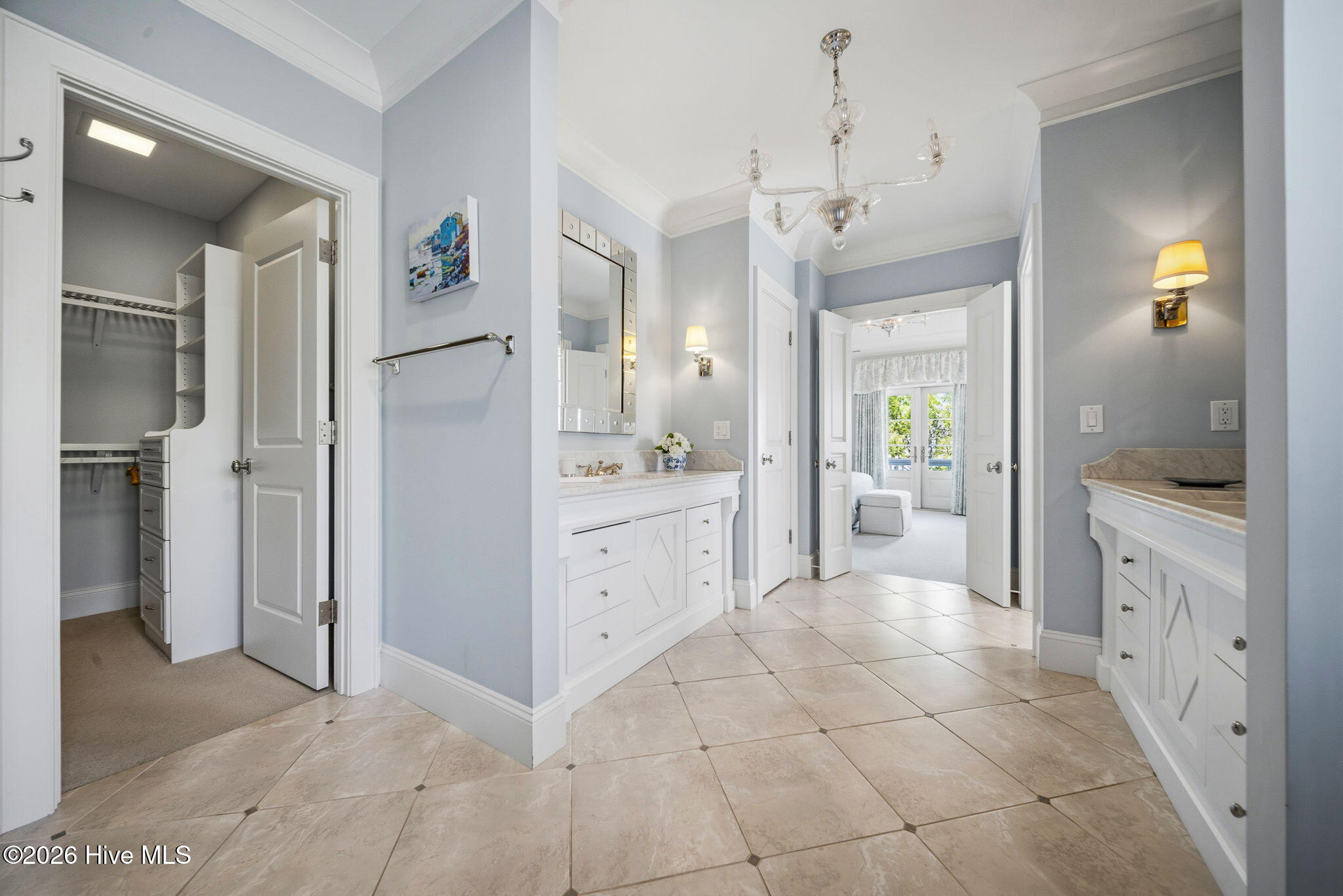 100570583 | Photo 53